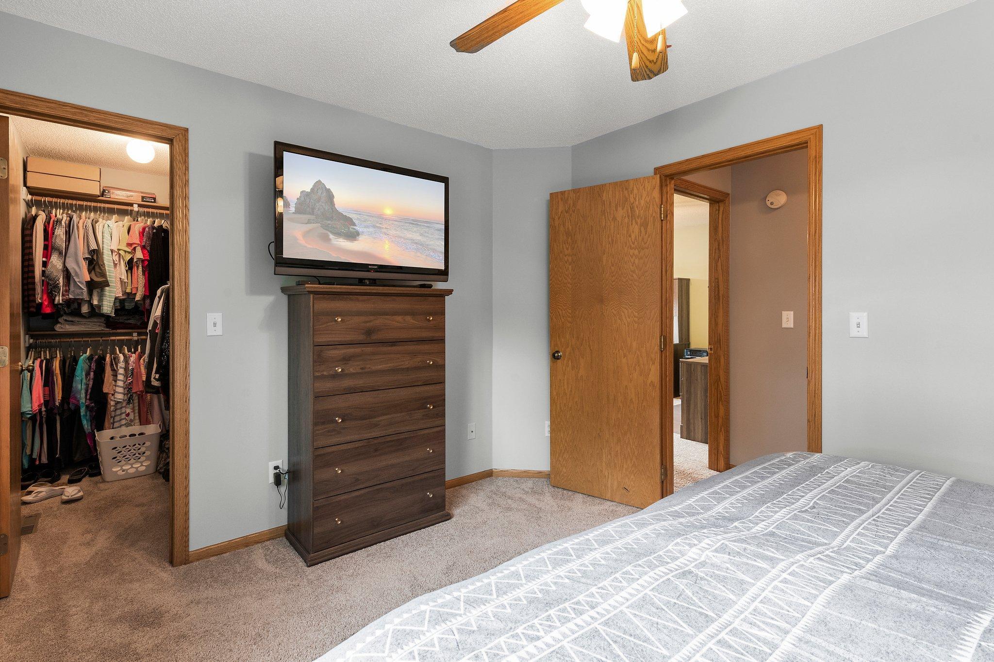 31787 Lakeway Drive NE