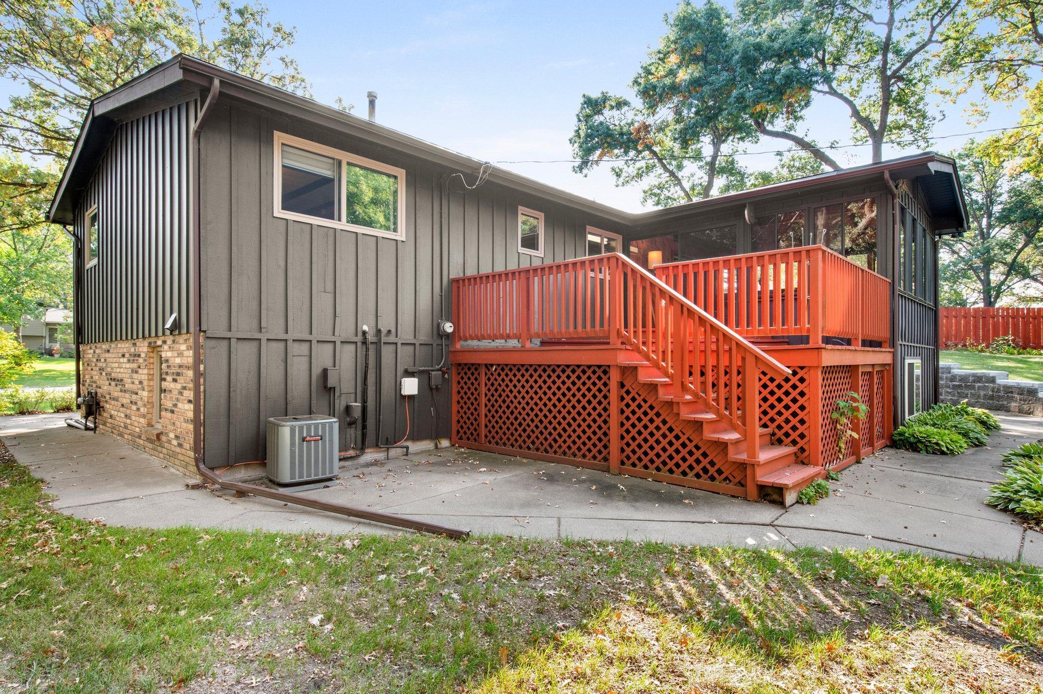 2965 Juniper Street S