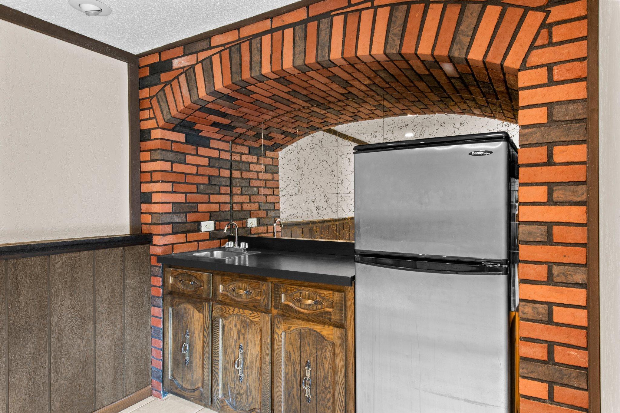 2965 Juniper Street S