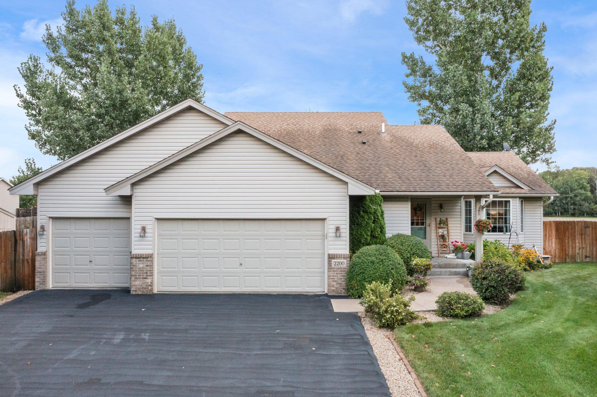 2200 Bridgewater Boulevard S