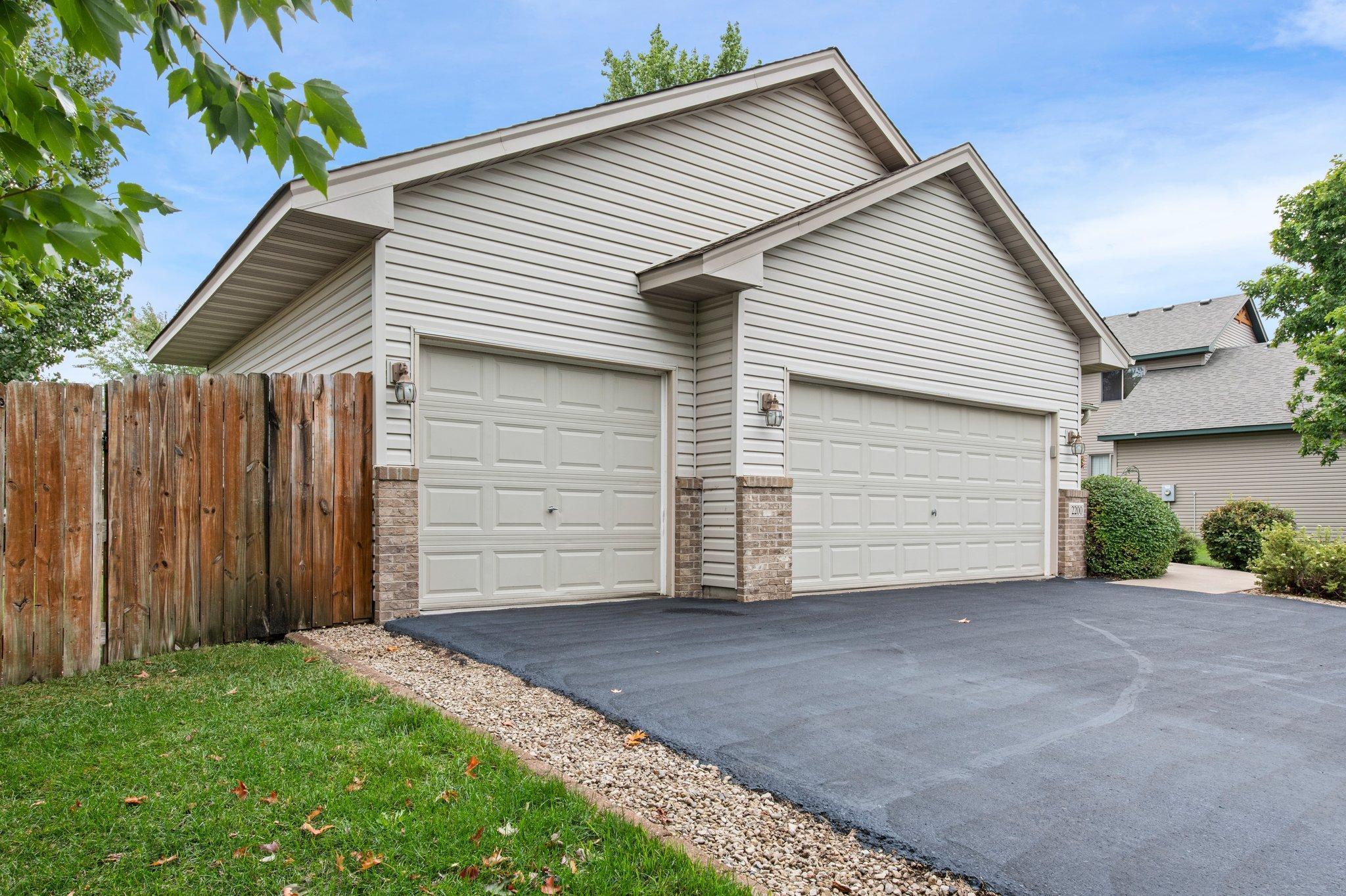 2200 Bridgewater Boulevard S