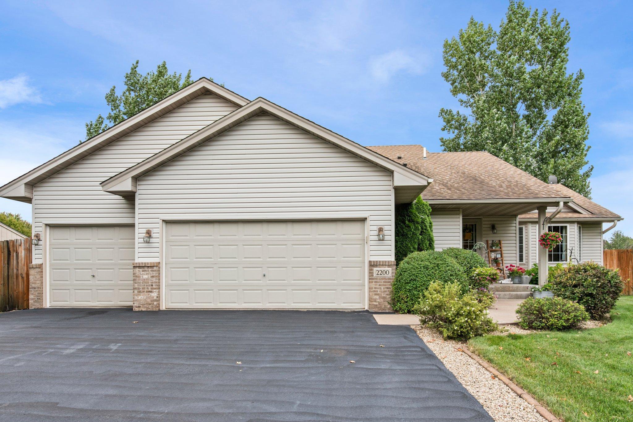 2200 Bridgewater Boulevard S