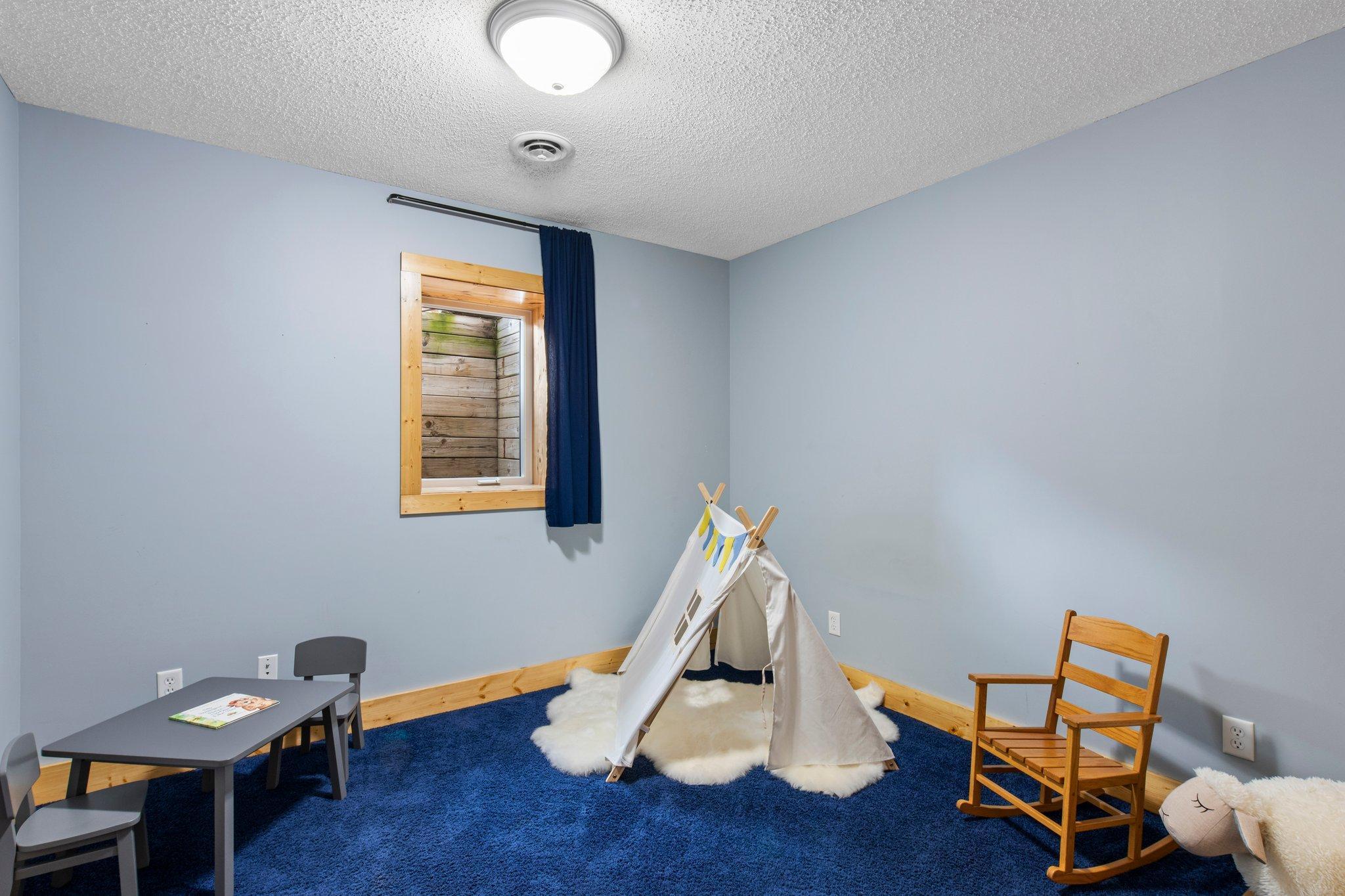 2200 Bridgewater Boulevard S