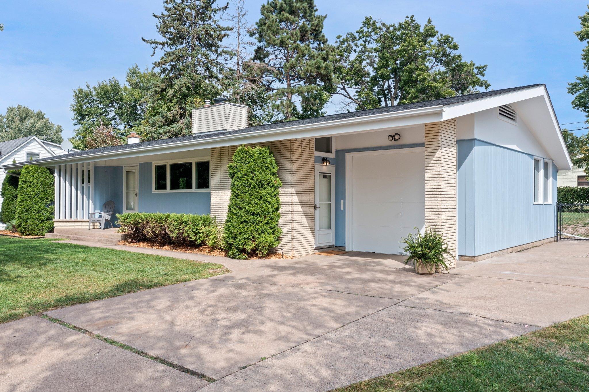 832 Cypress Street S