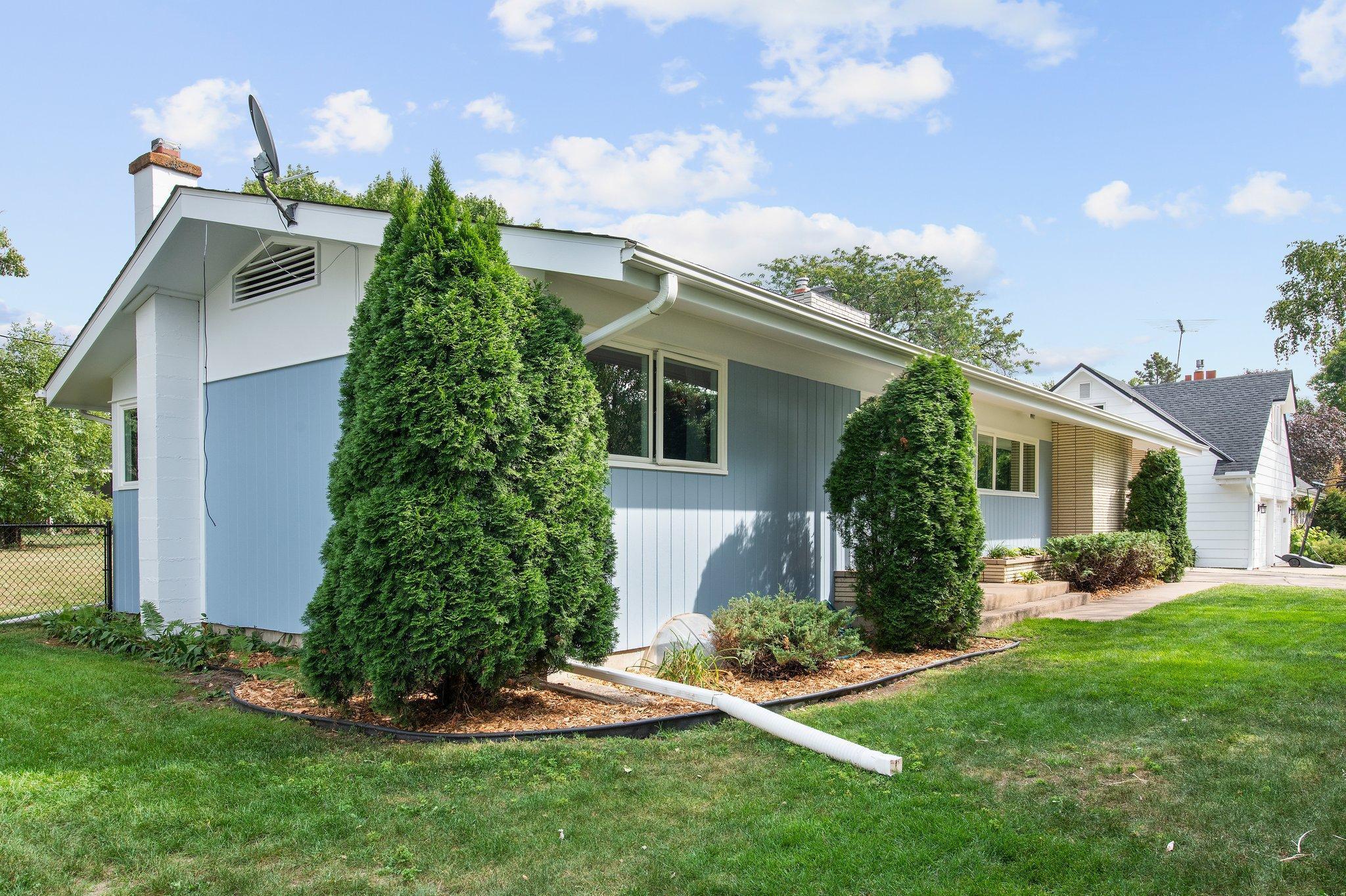 832 Cypress Street S