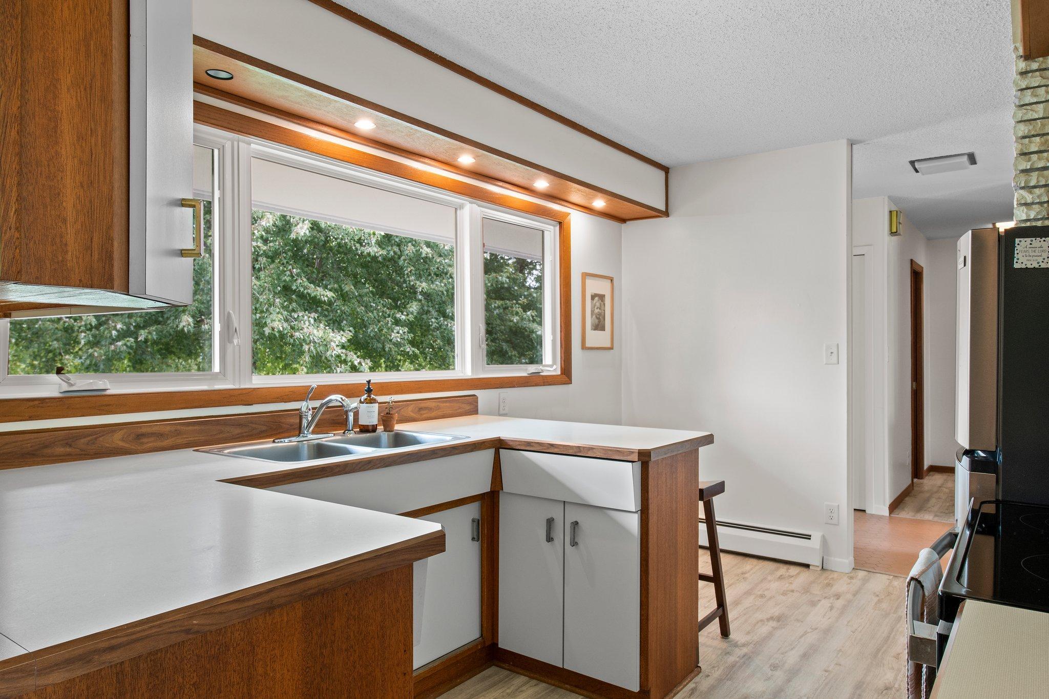 832 Cypress Street S