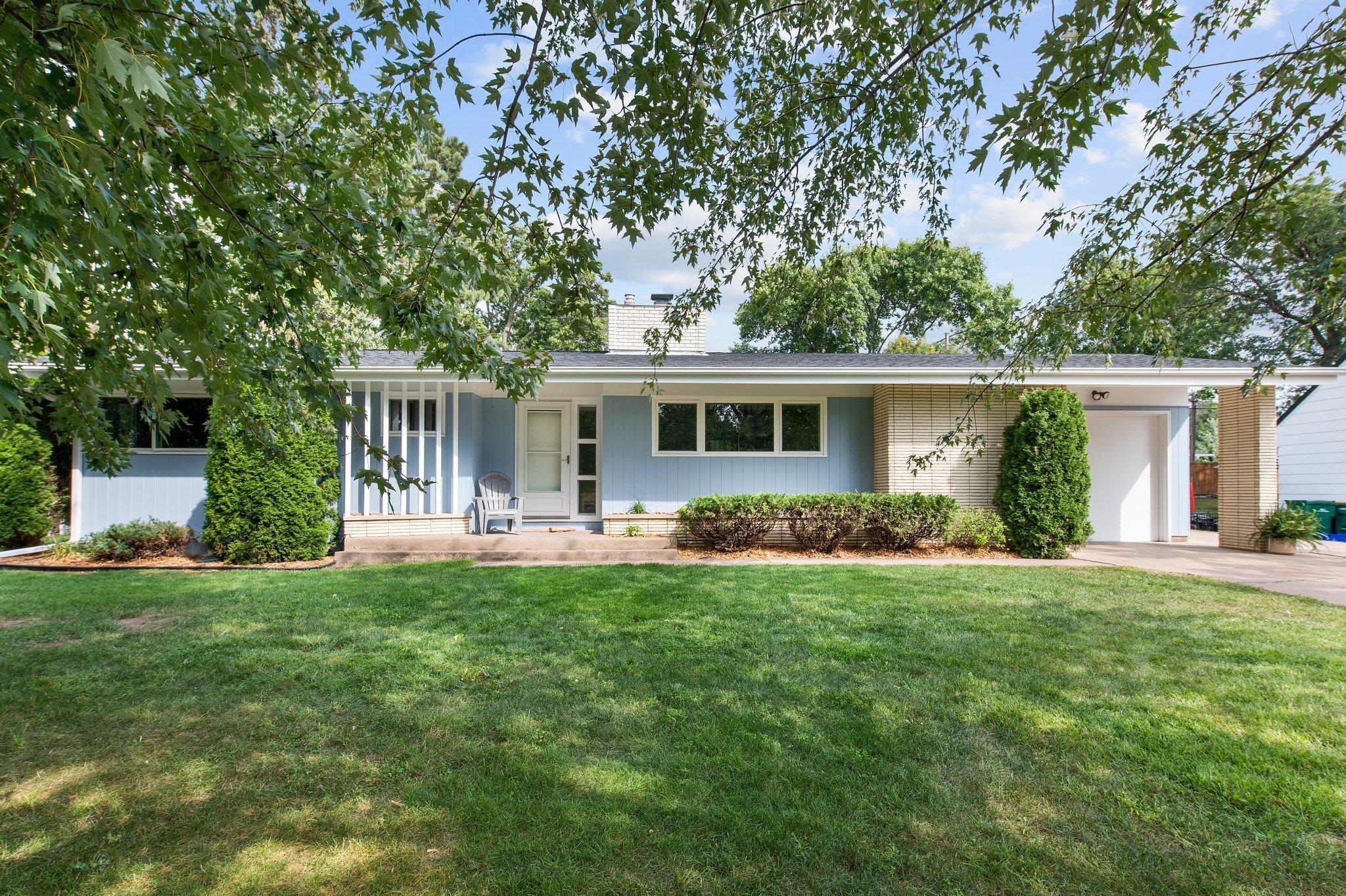 832 Cypress Street S