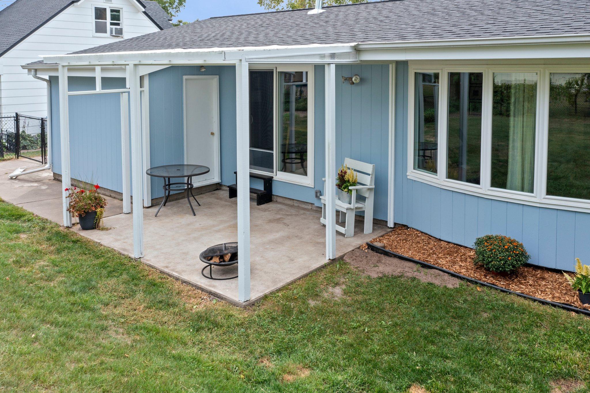 832 Cypress Street S