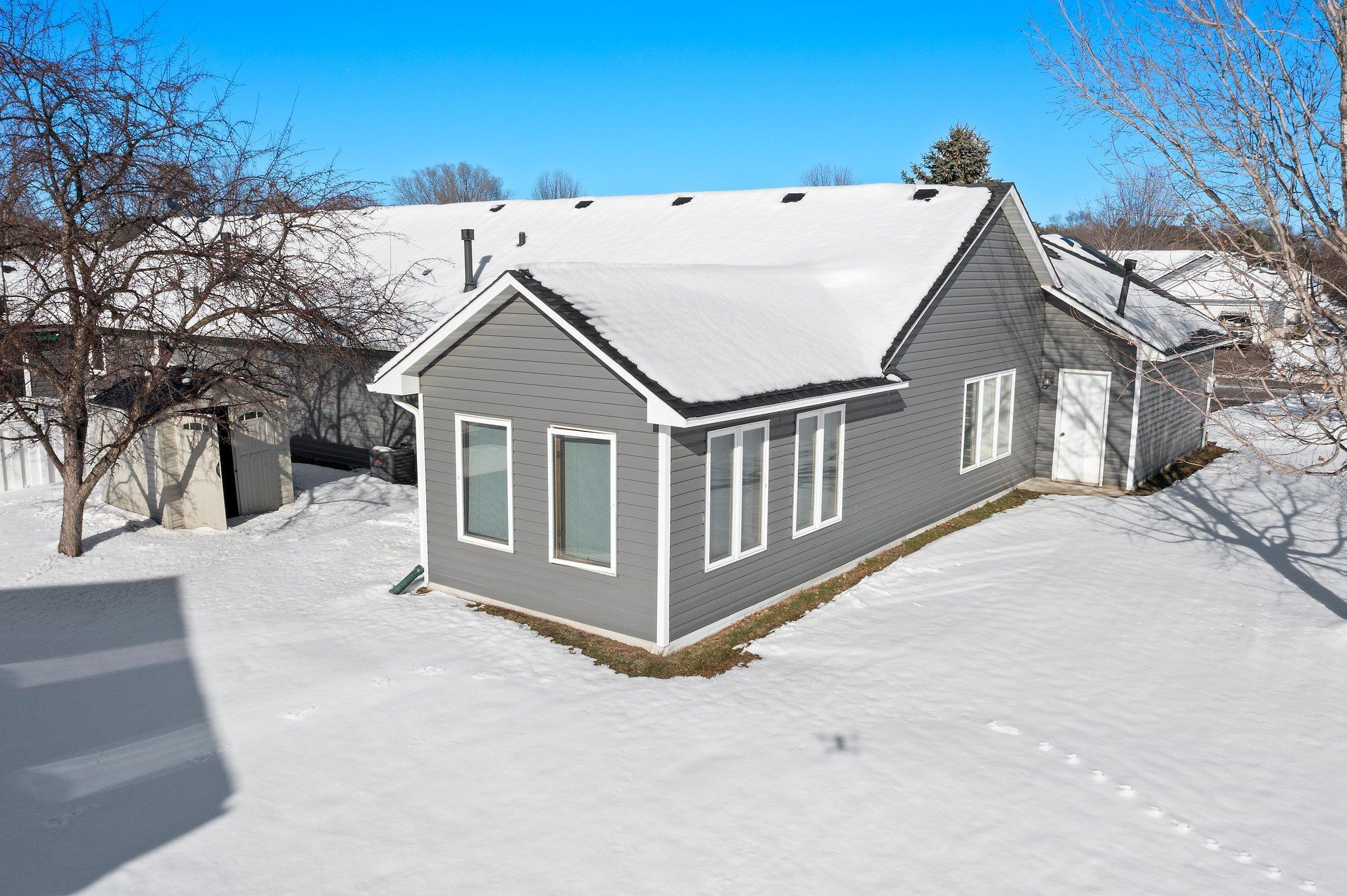 100 Rosewood Avenue NW