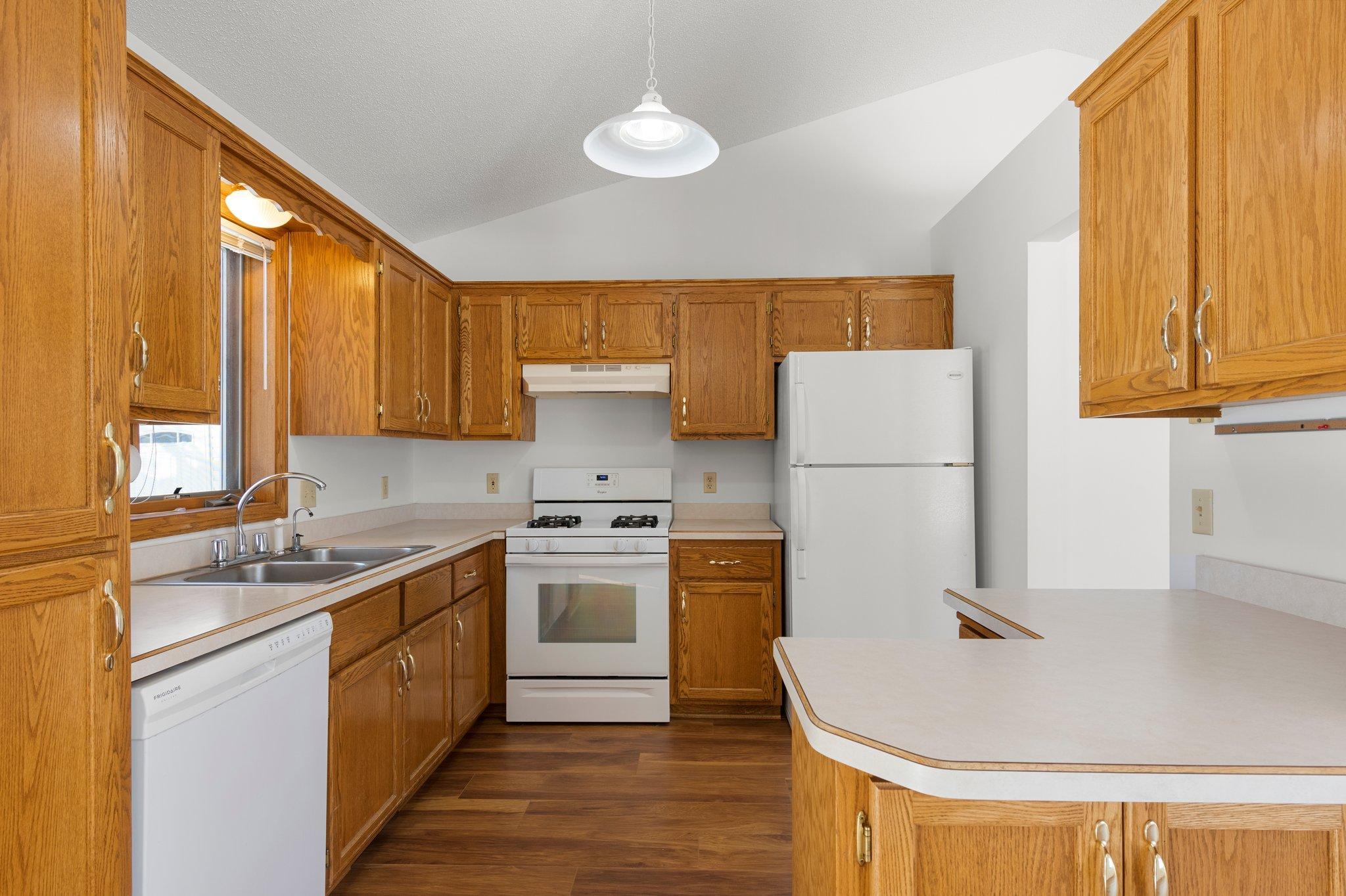 100 Rosewood Avenue NW