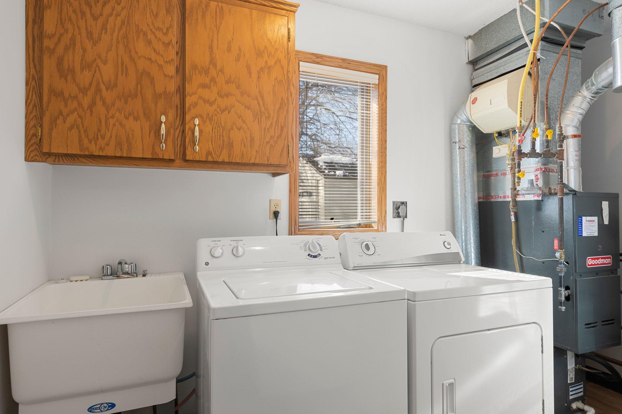 100 Rosewood Avenue NW