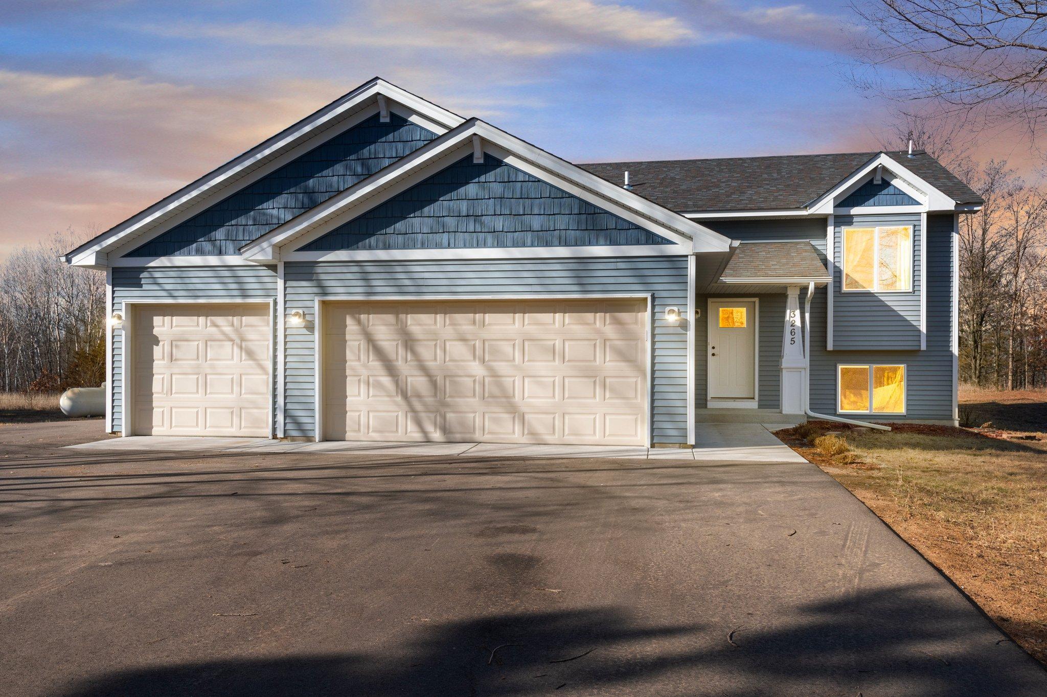 3265 Riverbank Drive NW