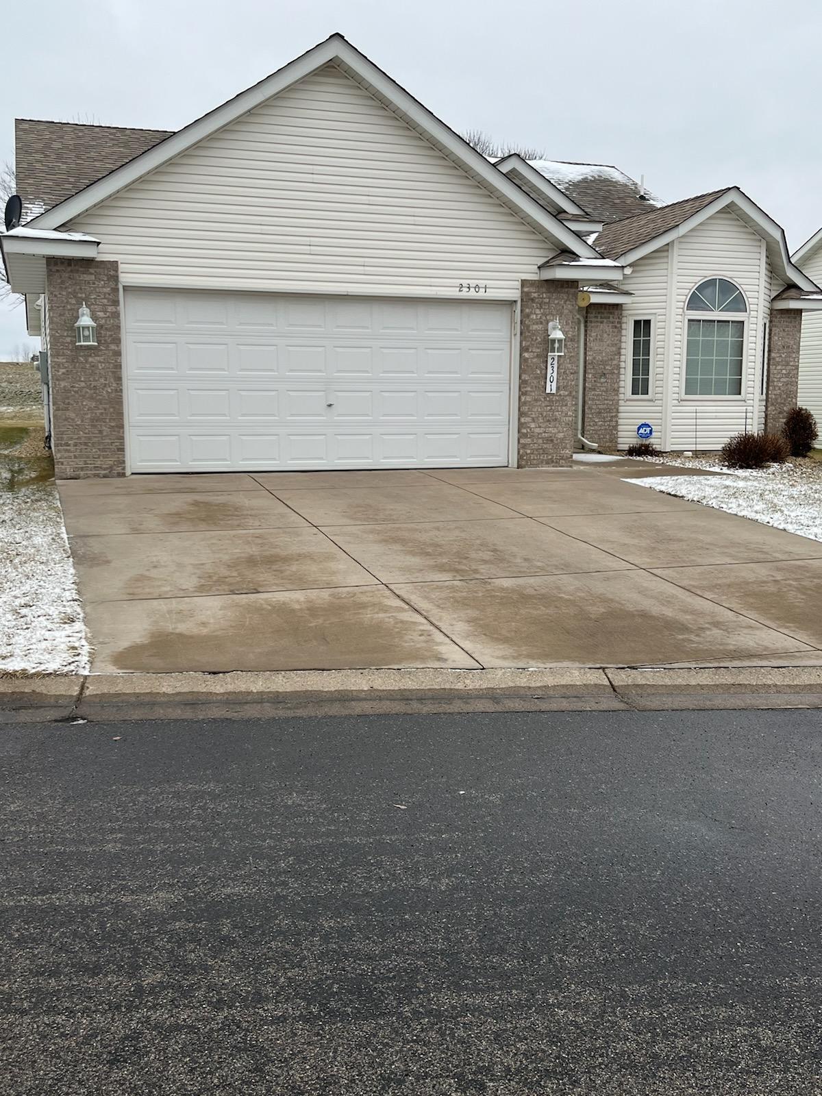 2301 Cleveland Lane S