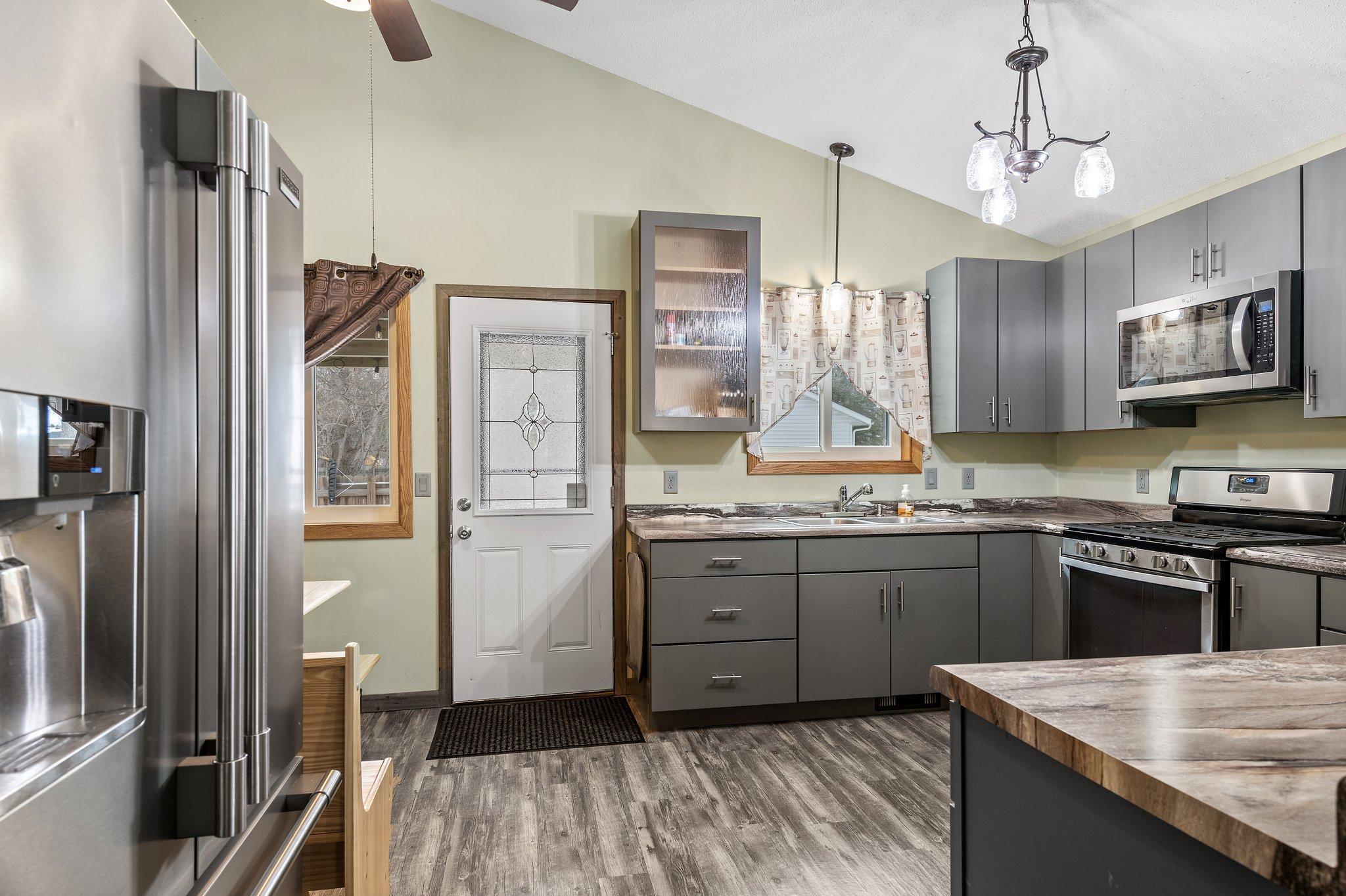 39408 Oakridge Drive