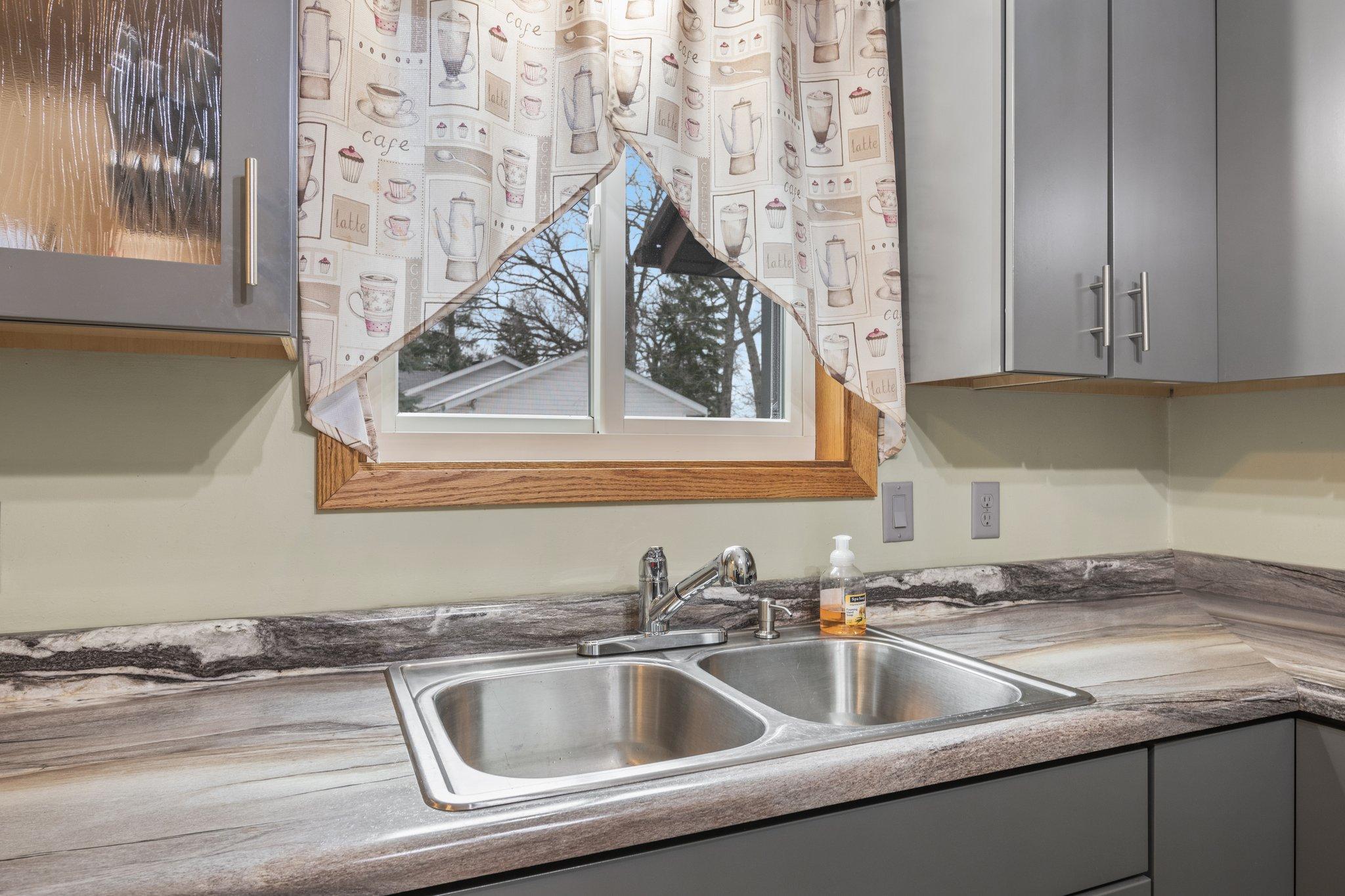 39408 Oakridge Drive