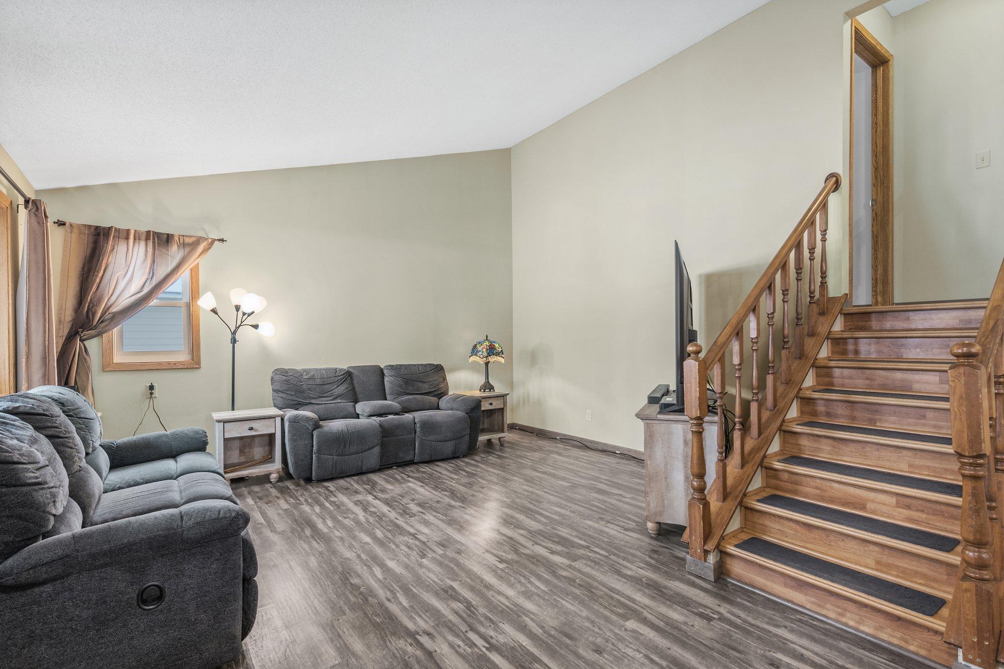 39408 Oakridge Drive