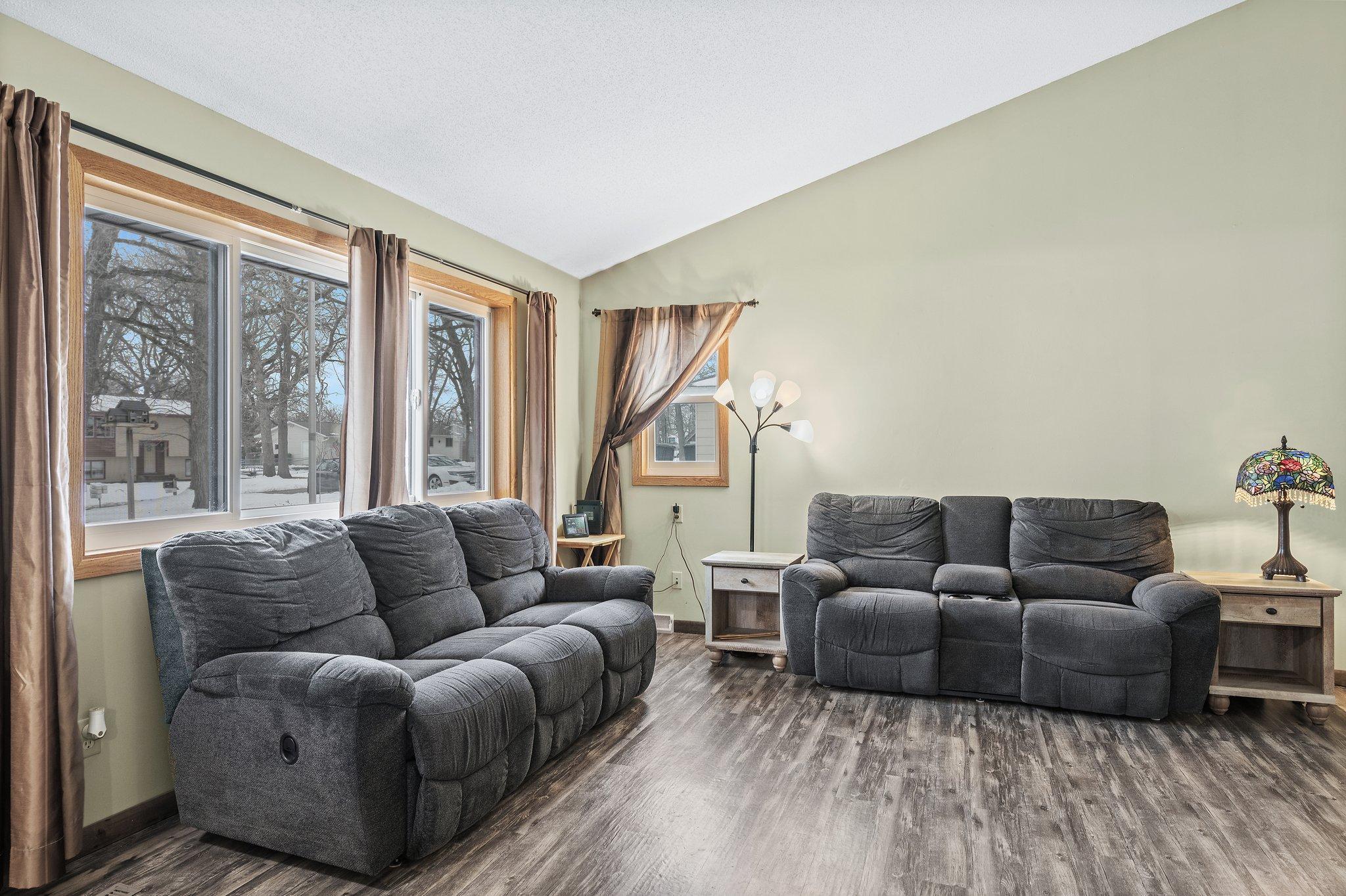 39408 Oakridge Drive