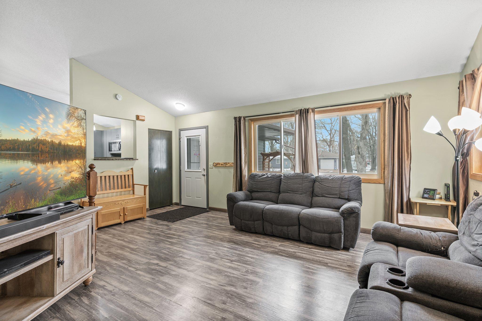 39408 Oakridge Drive