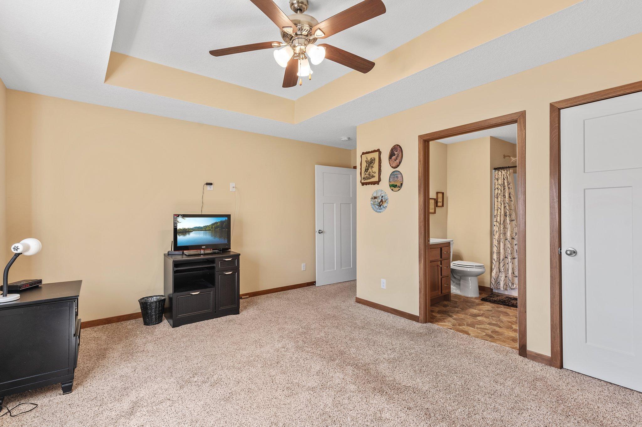 1009 Pleasant View Court NW