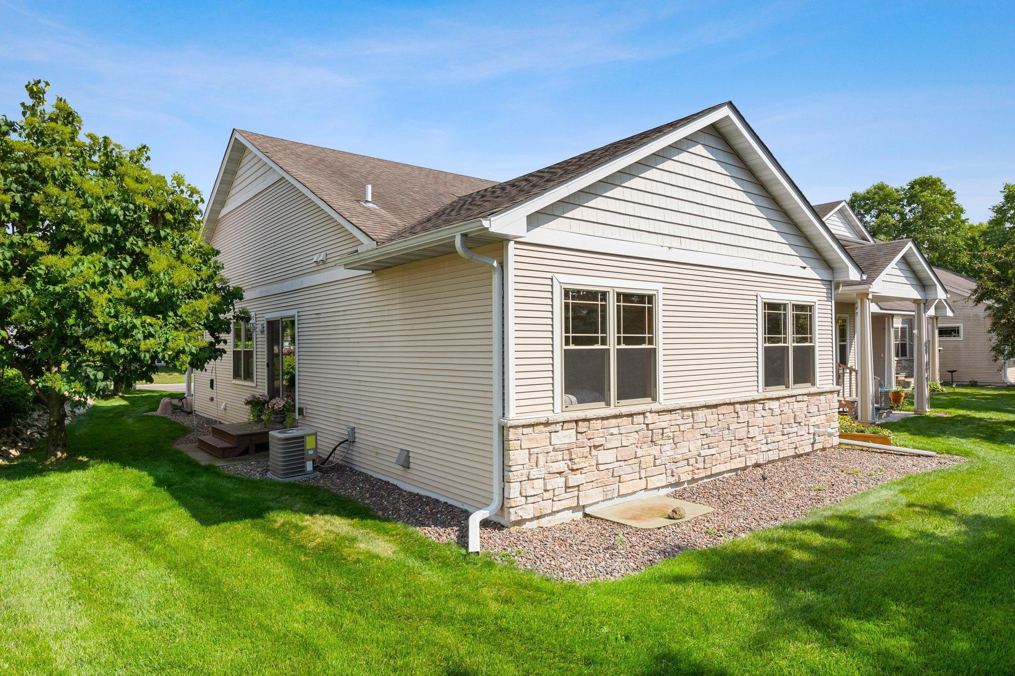 737 Park Brook Road NW