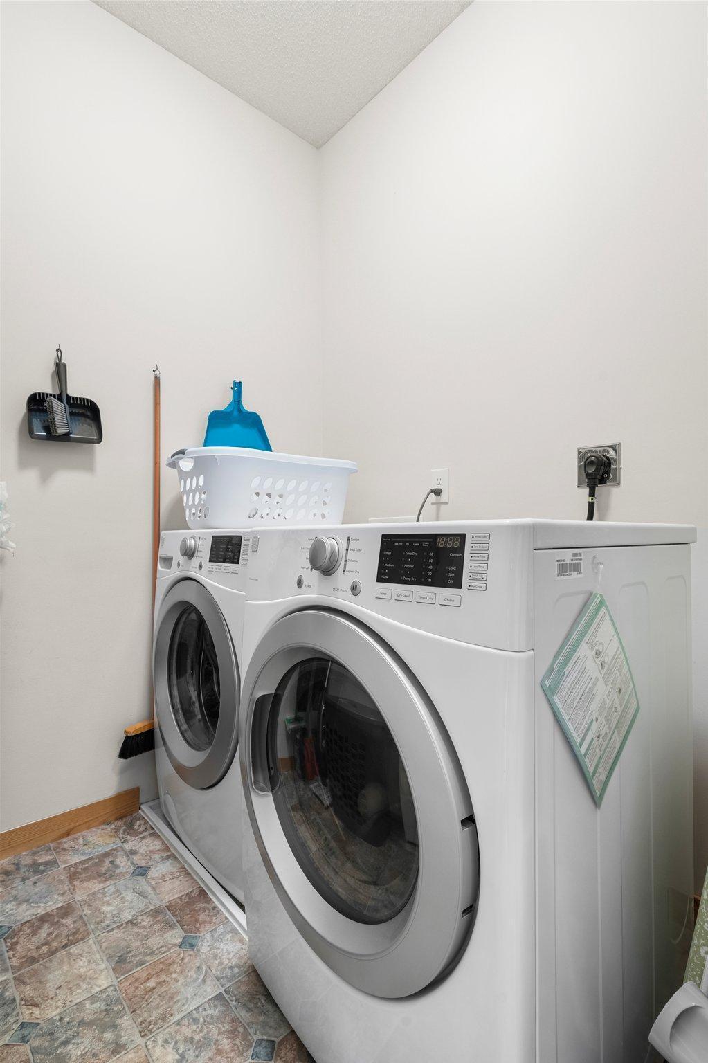 737 Park Brook Road NW