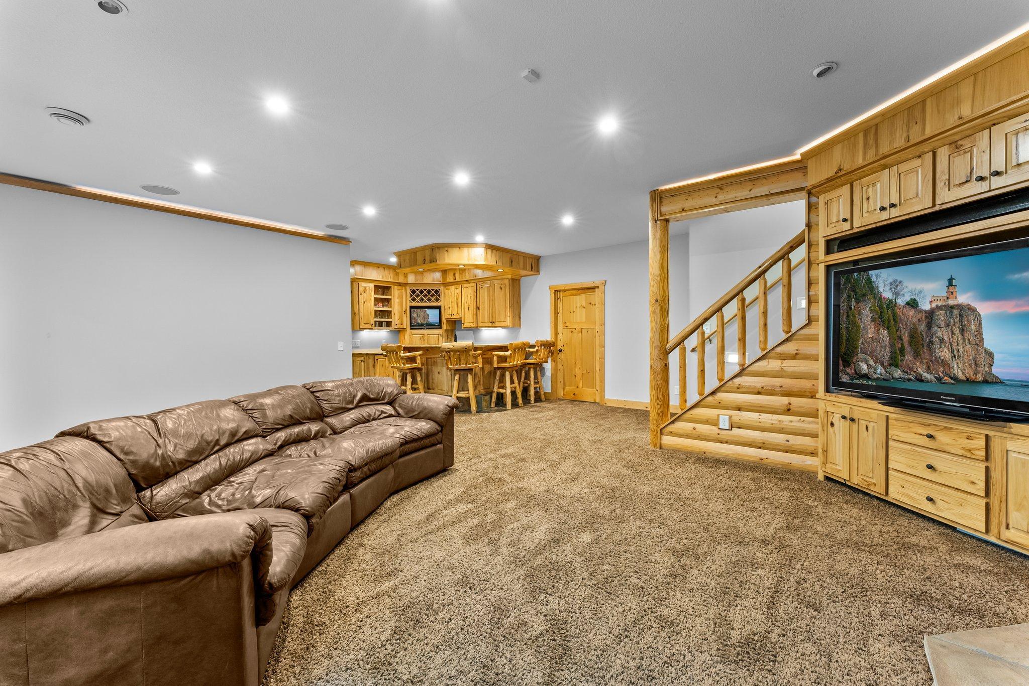 17545 Butternut Street NW