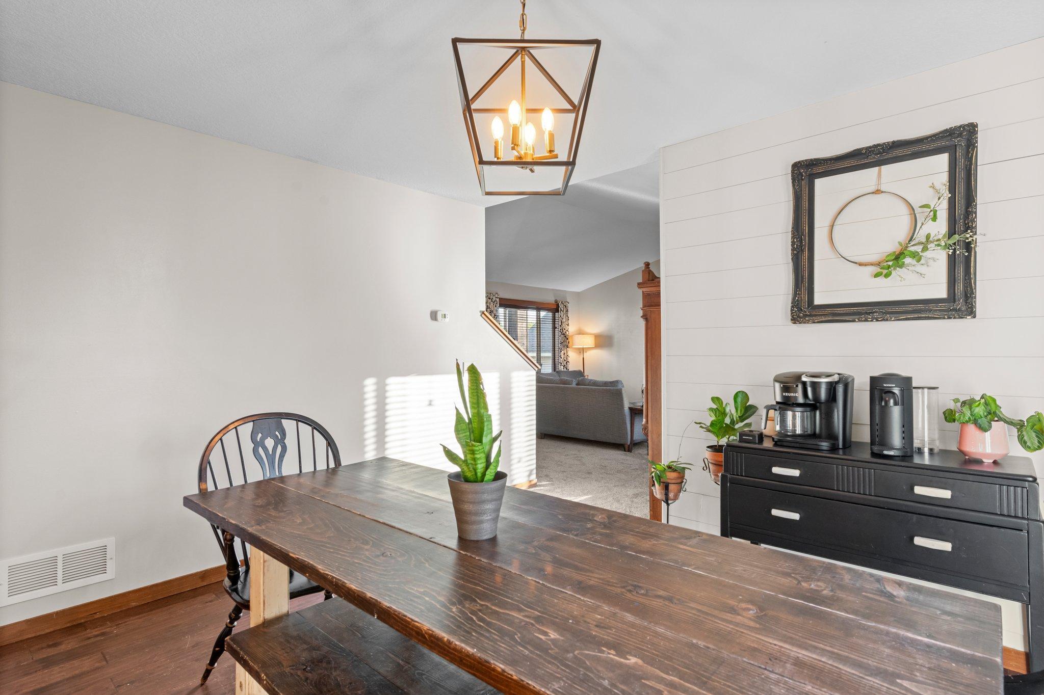 680 Elins Lake Road SE