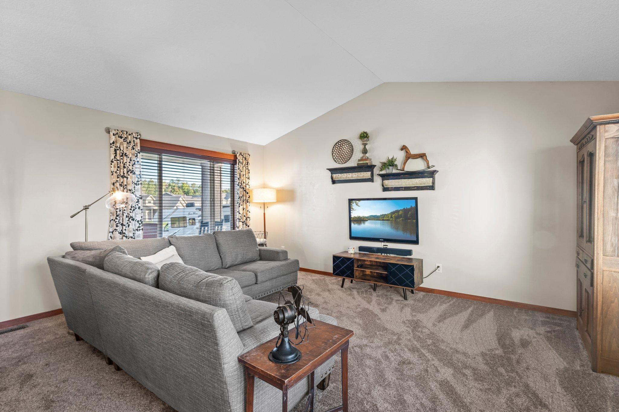 680 Elins Lake Road SE