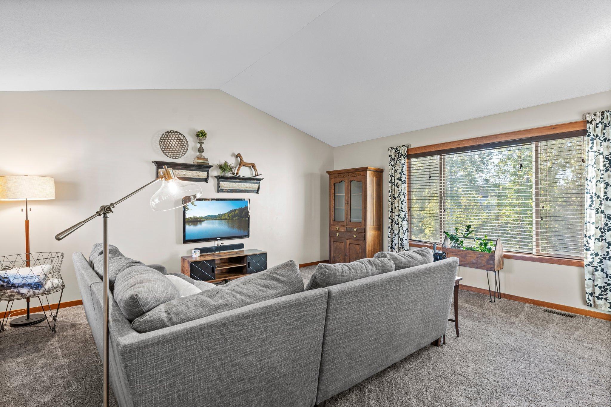 680 Elins Lake Road SE