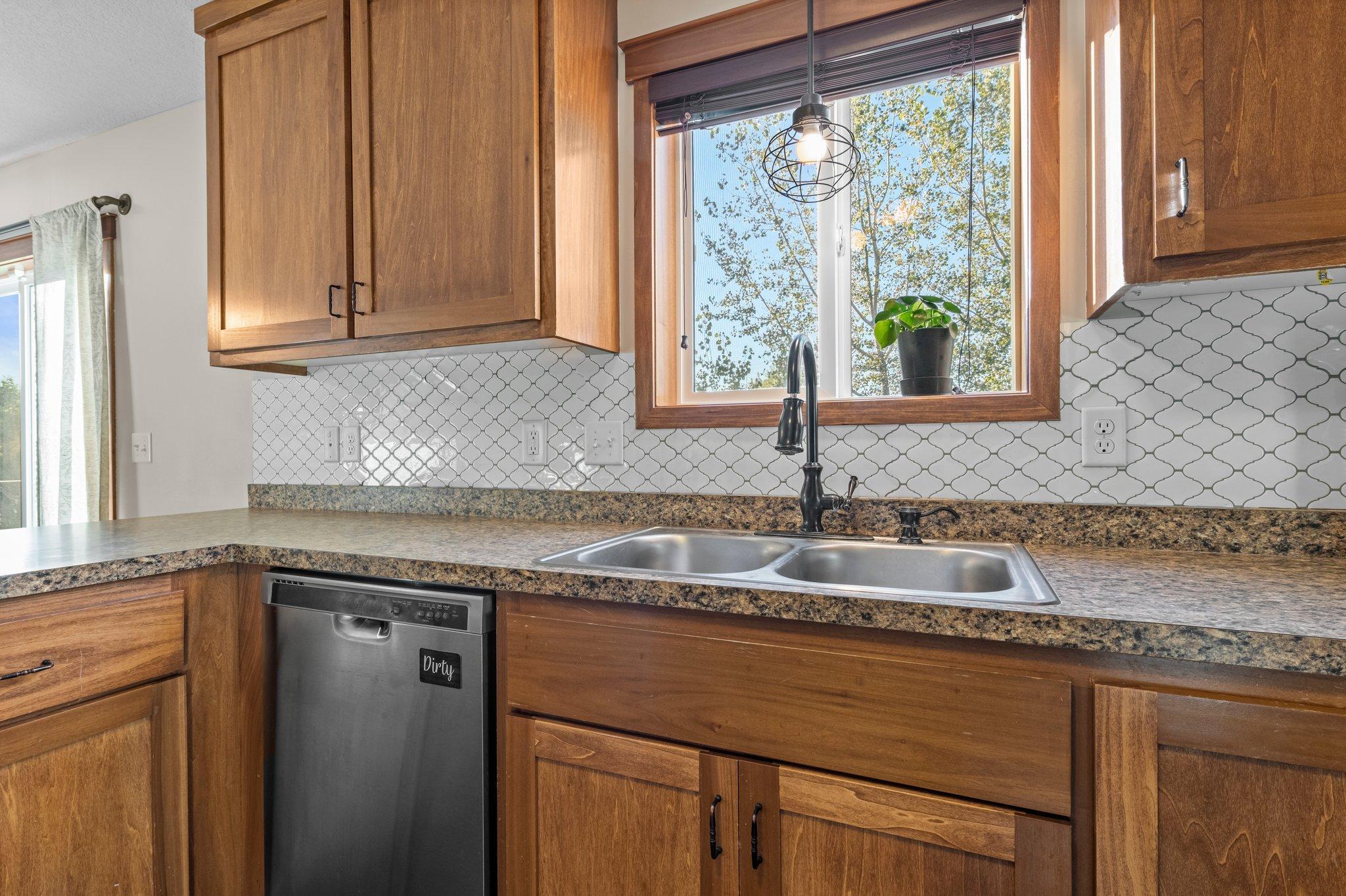 680 Elins Lake Road SE