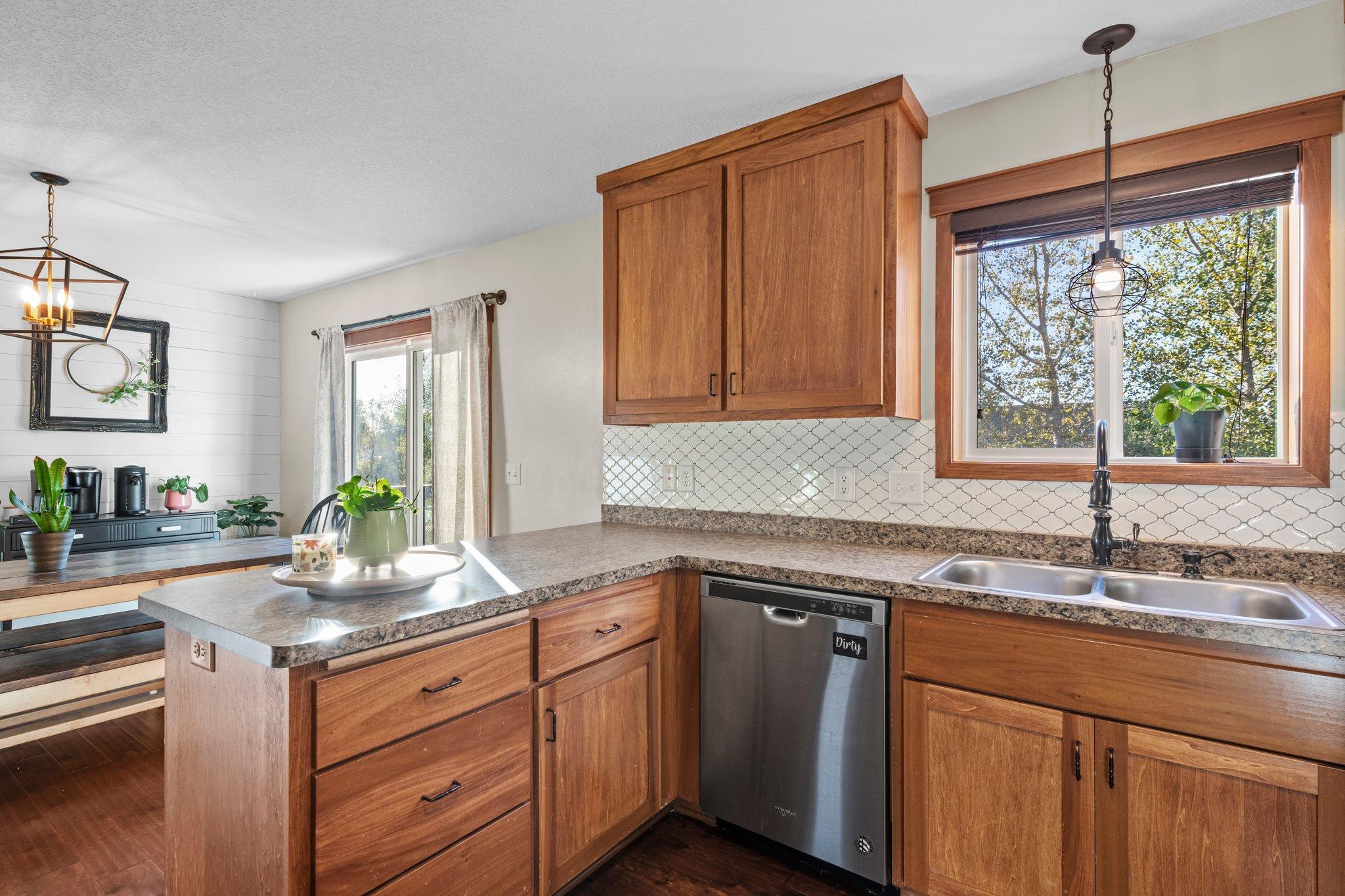 680 Elins Lake Road SE