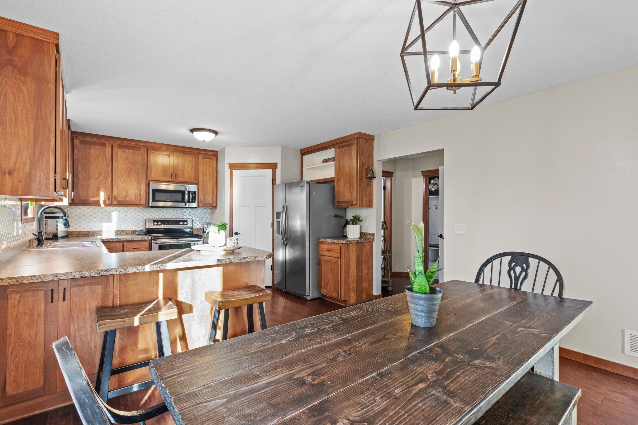 680 Elins Lake Road SE