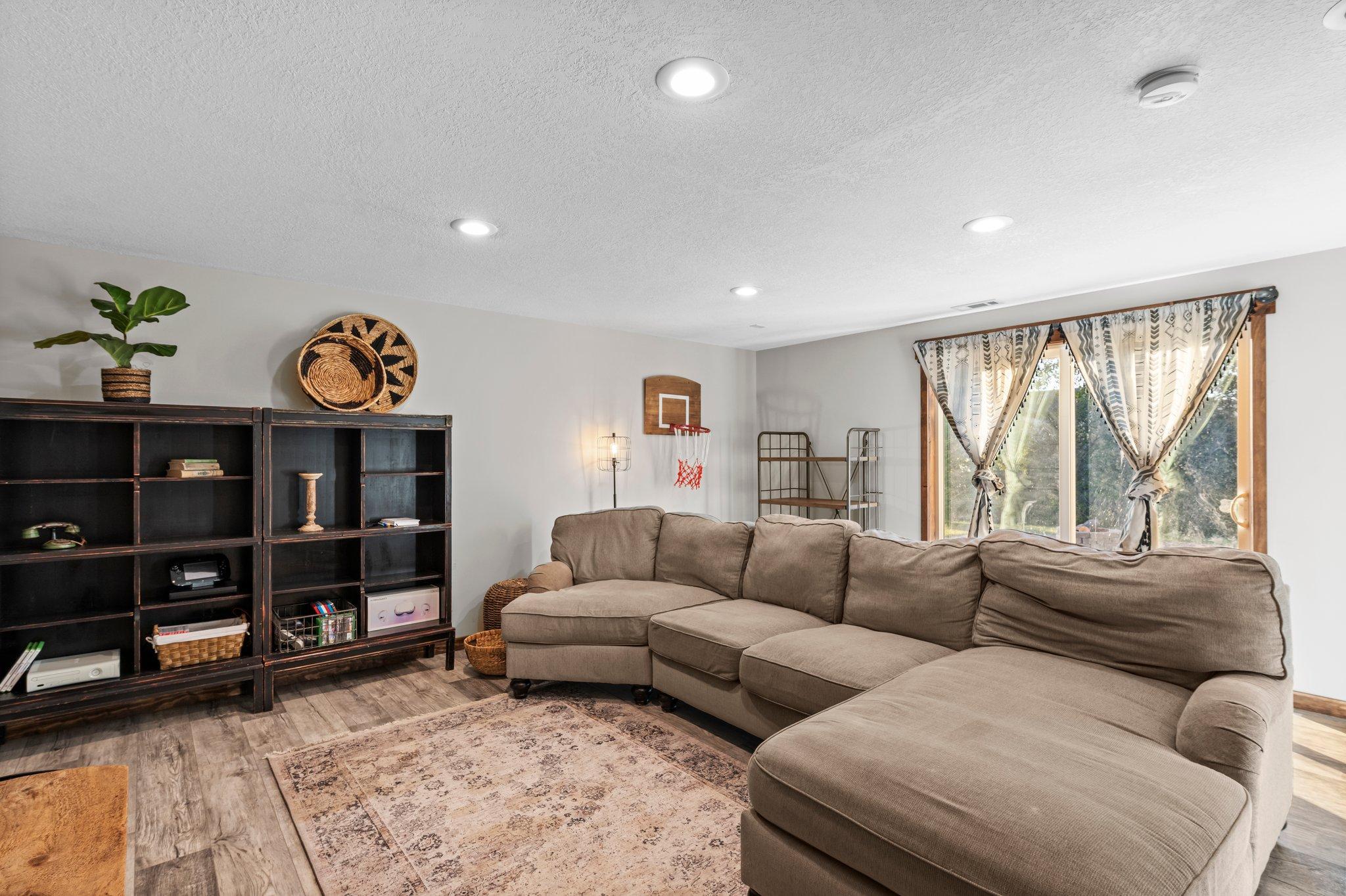 680 Elins Lake Road SE