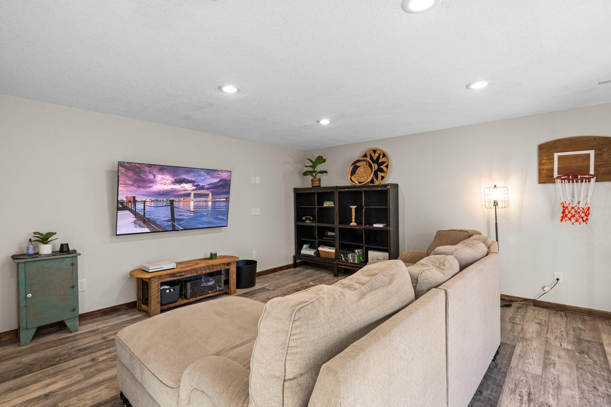 680 Elins Lake Road SE