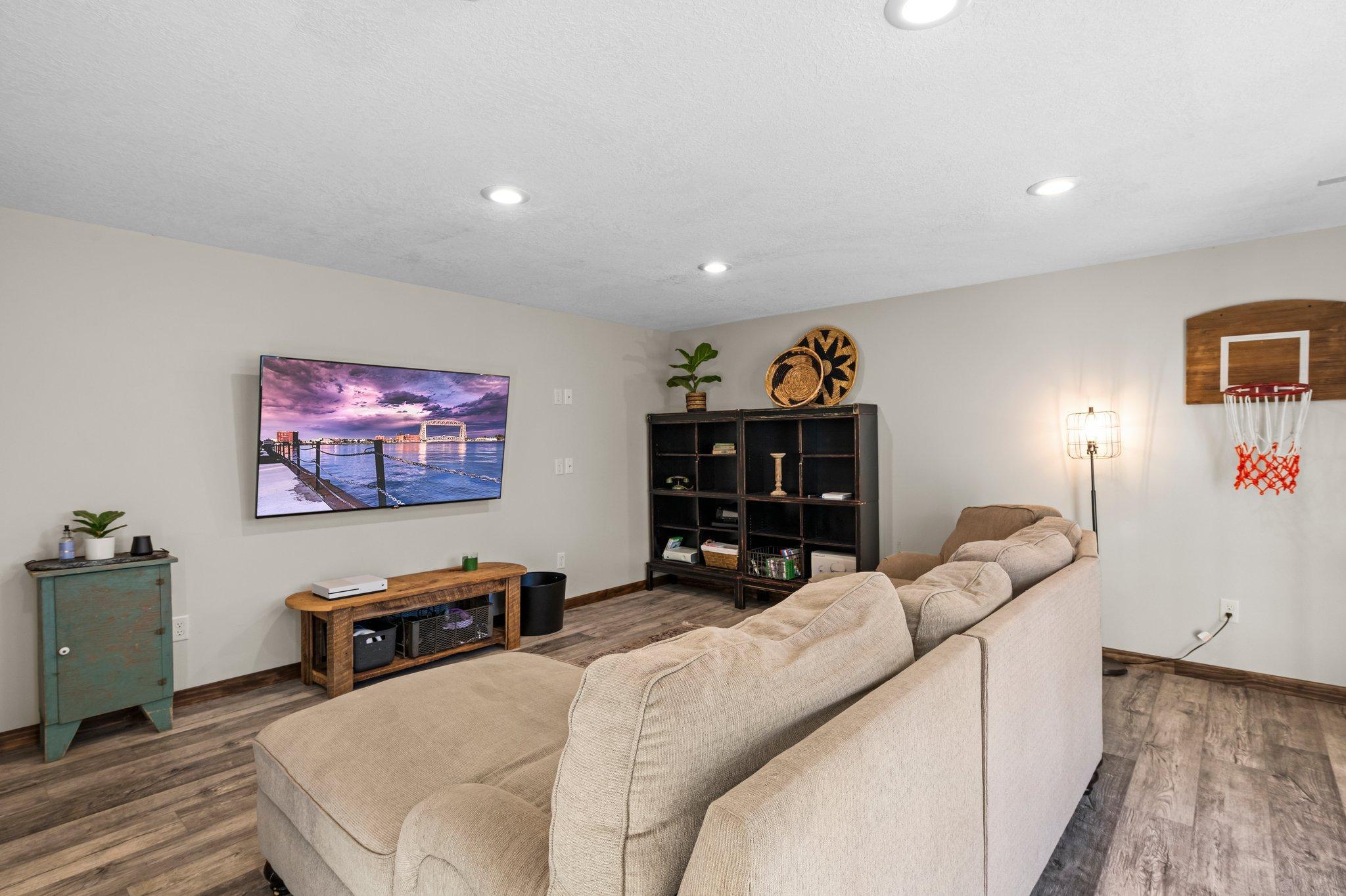 680 Elins Lake Road SE