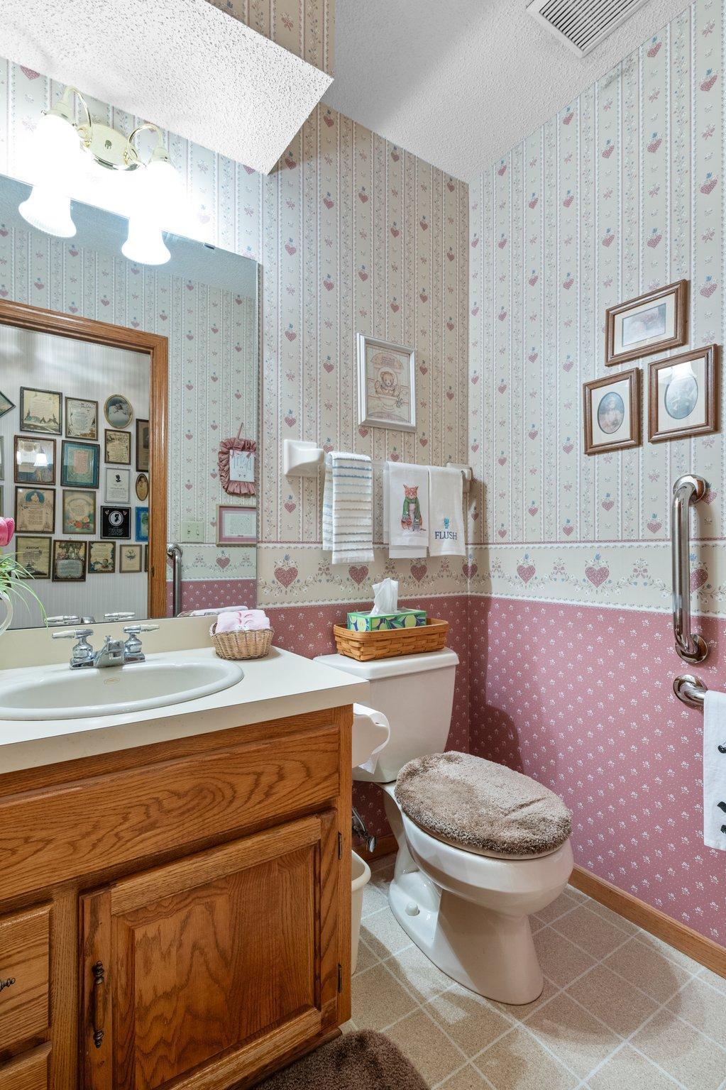 2830 Laurel Street S