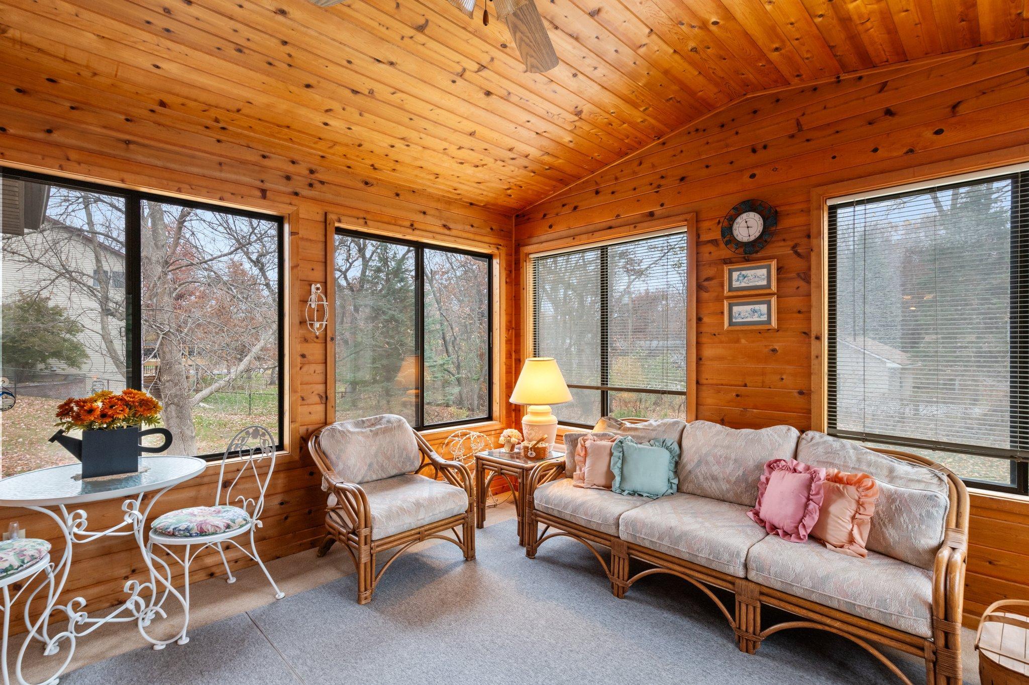 2830 Laurel Street S