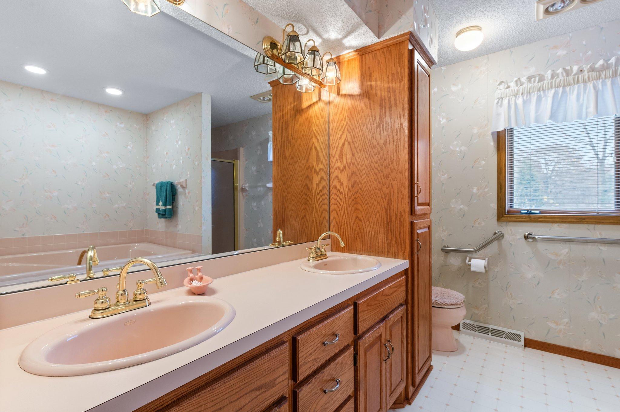 2830 Laurel Street S