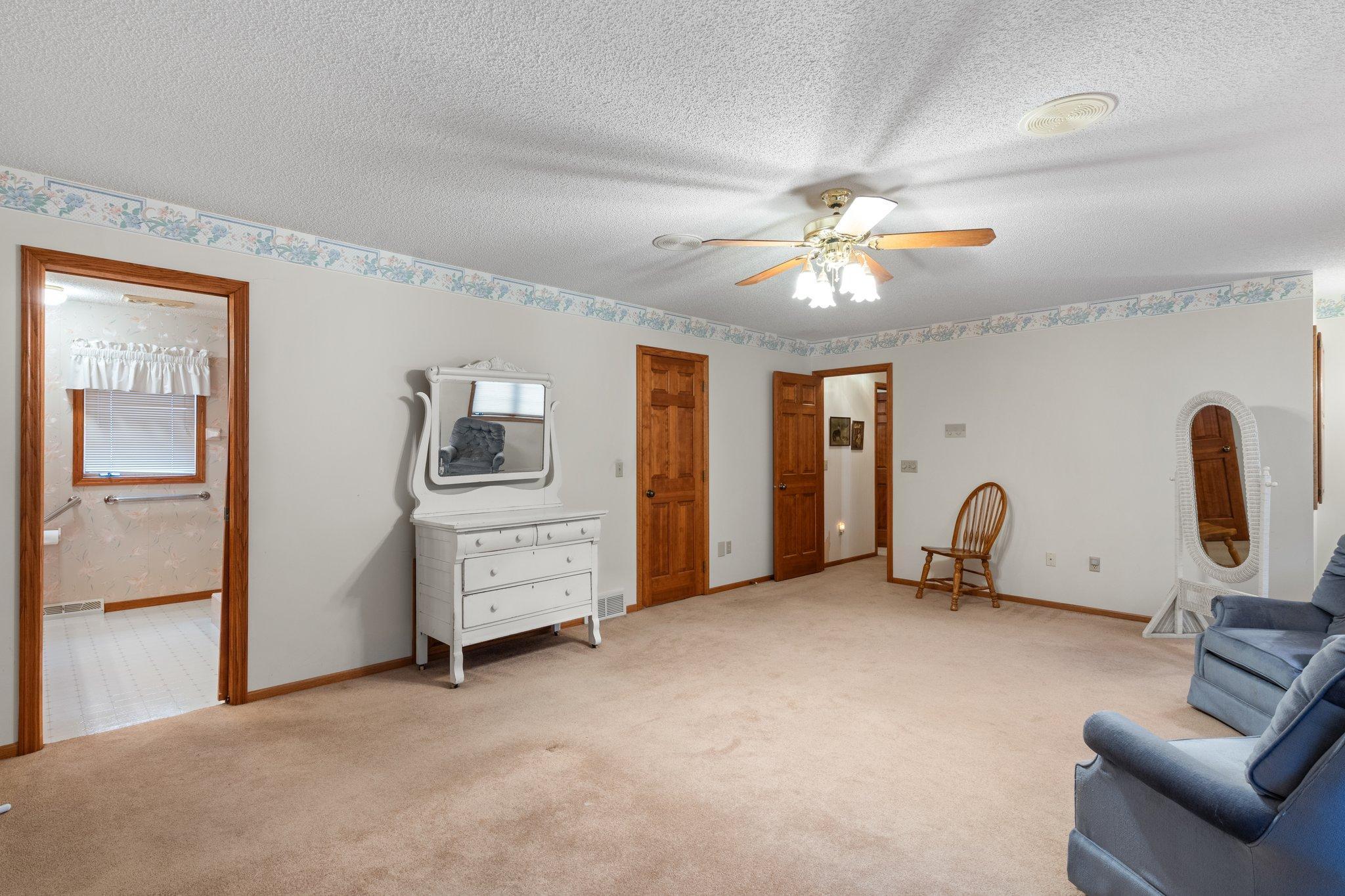 2830 Laurel Street S