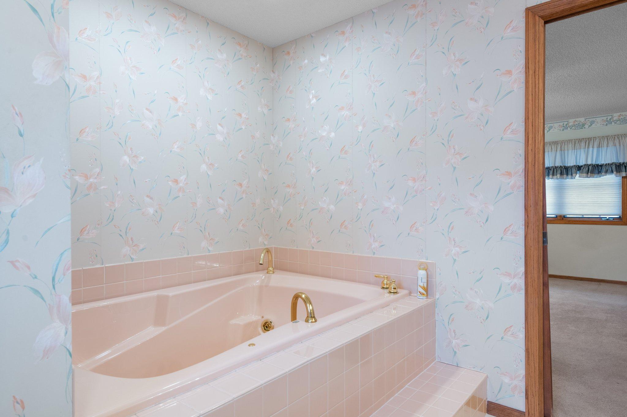 2830 Laurel Street S