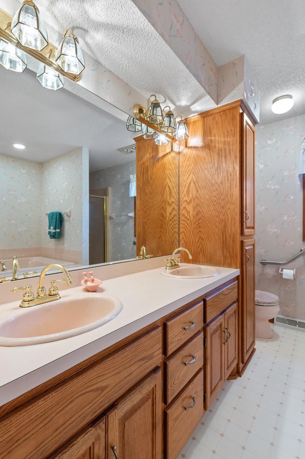 2830 Laurel Street S