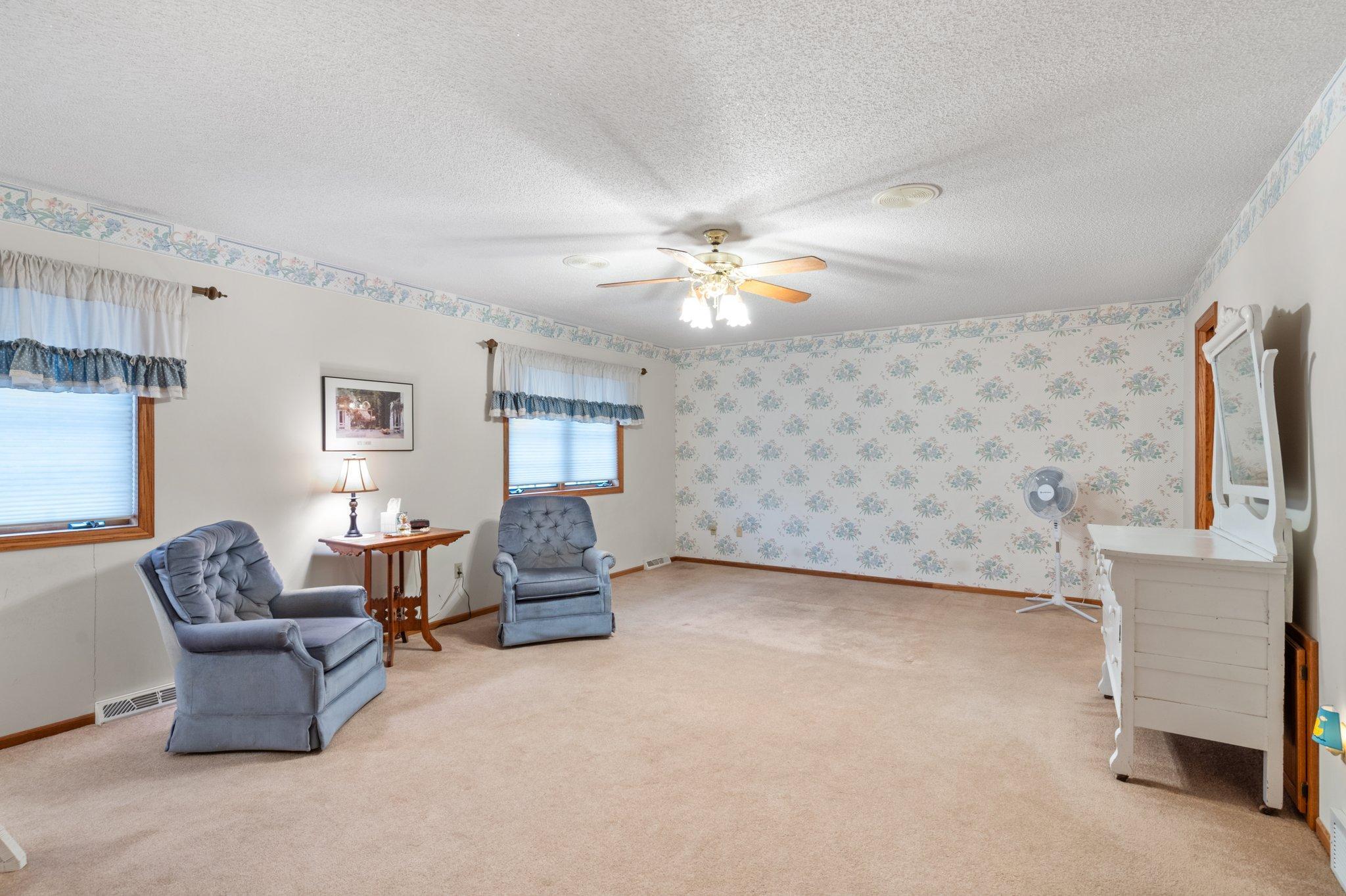 2830 Laurel Street S