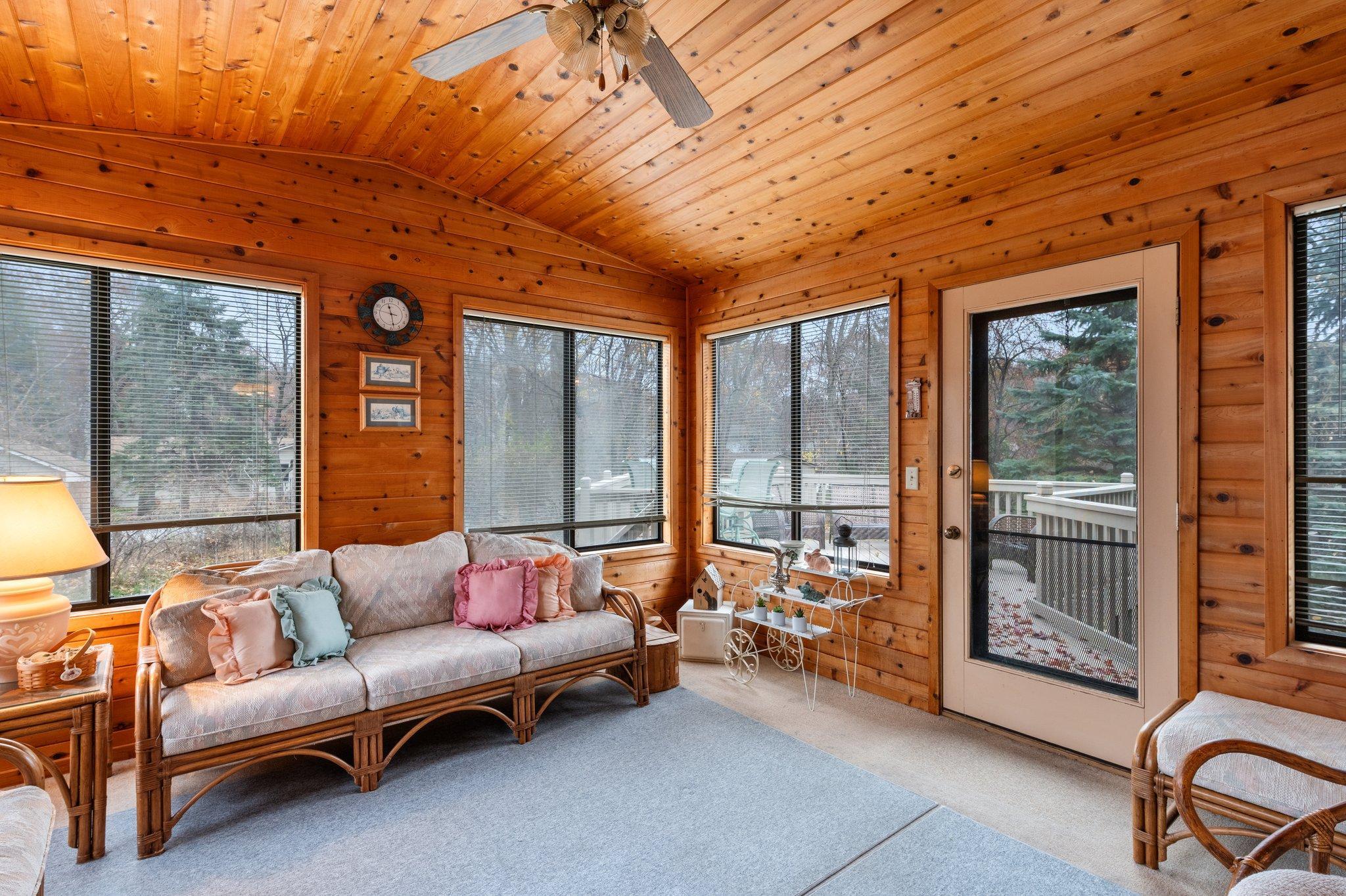 2830 Laurel Street S