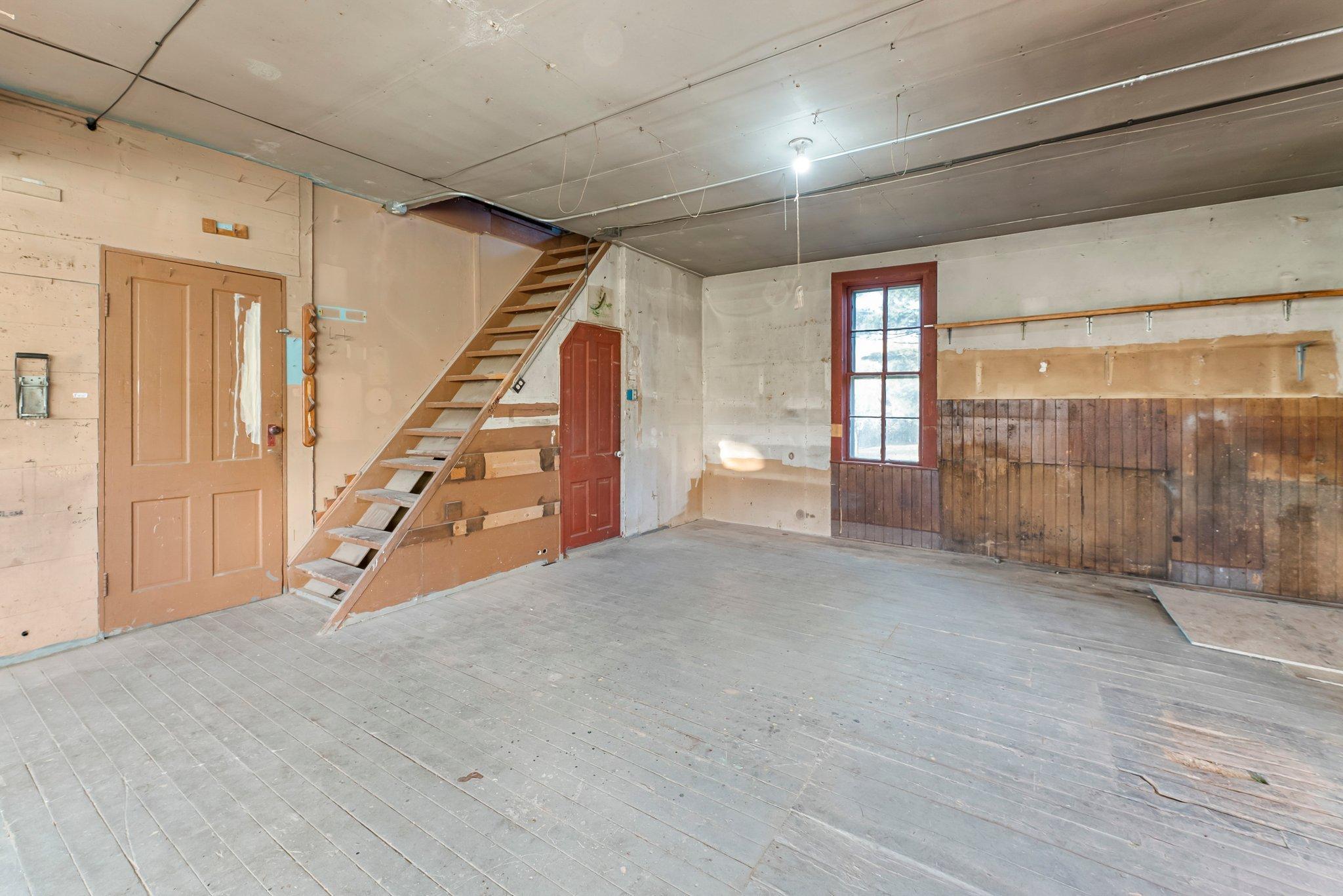 44040 Gladstone Avenue