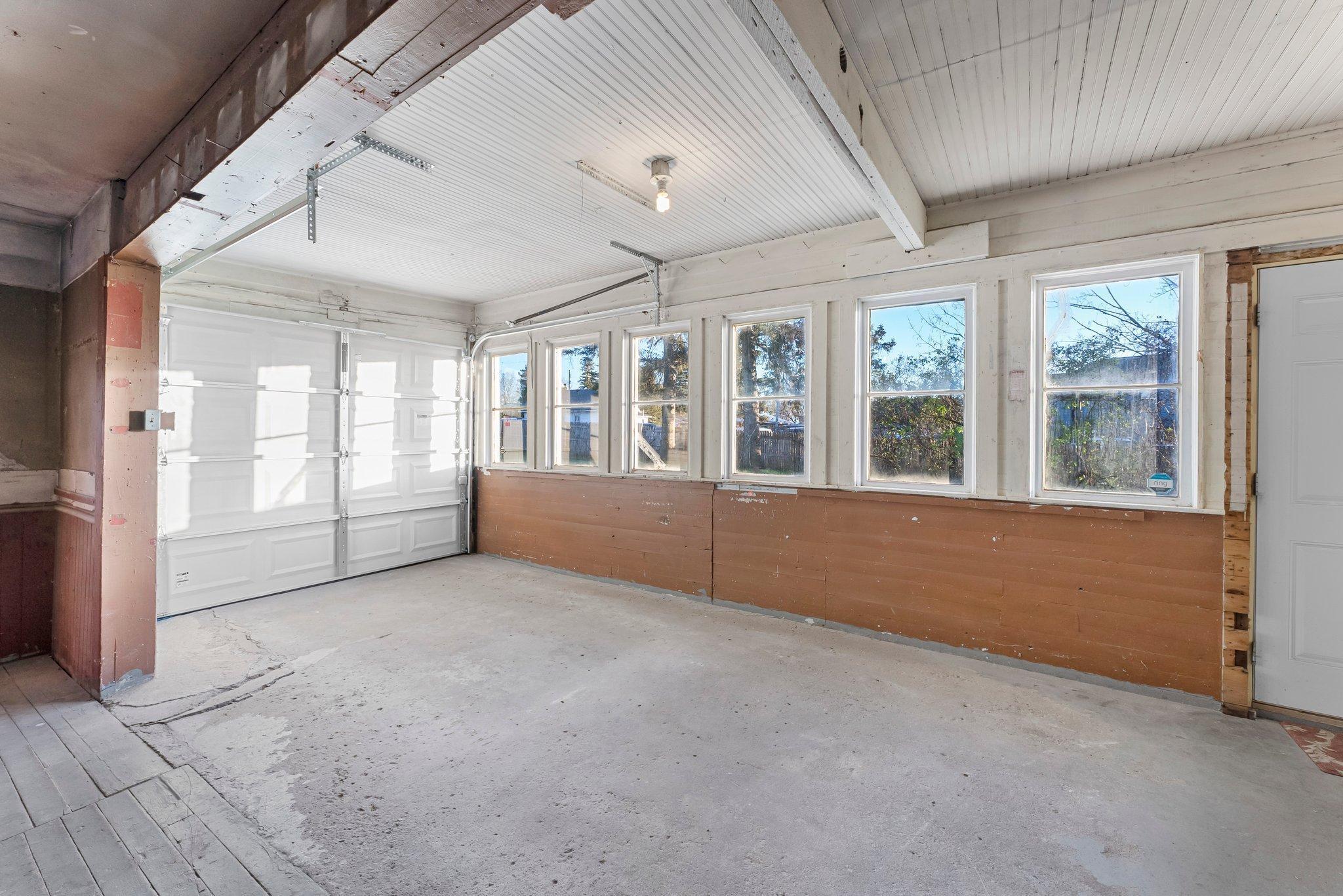 44040 Gladstone Avenue