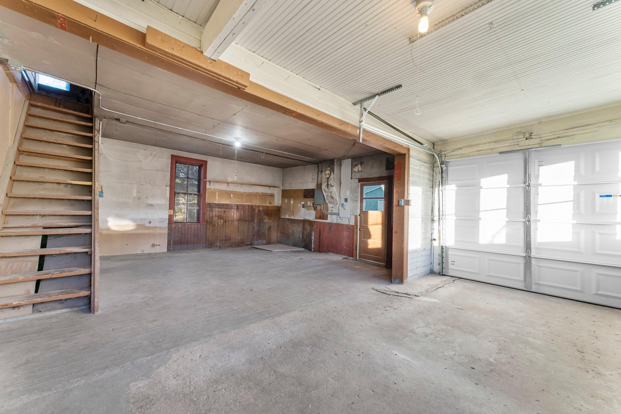 44040 Gladstone Avenue