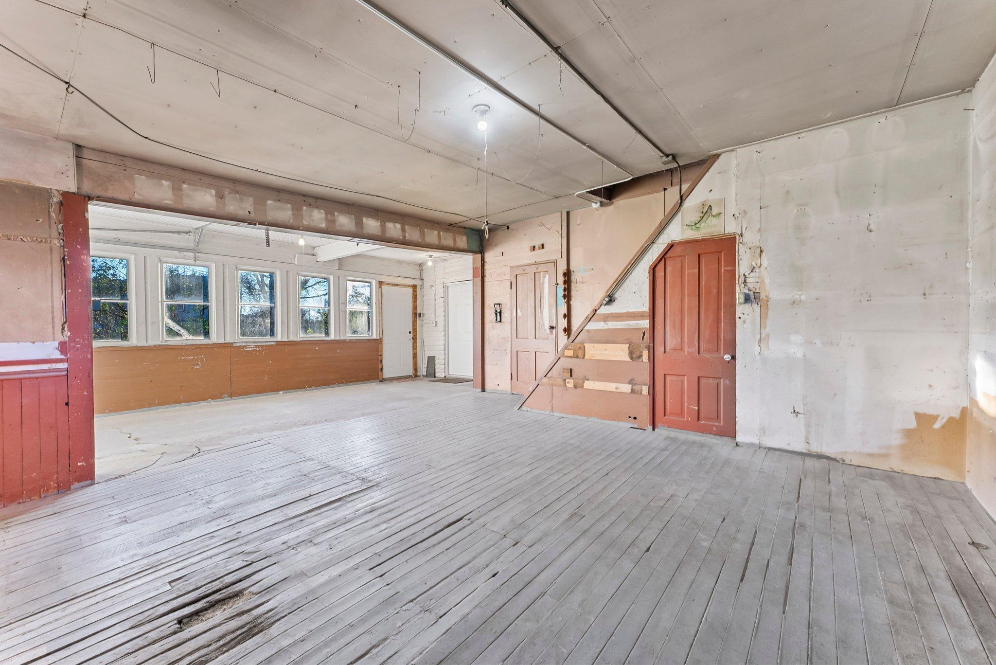 44040 Gladstone Avenue