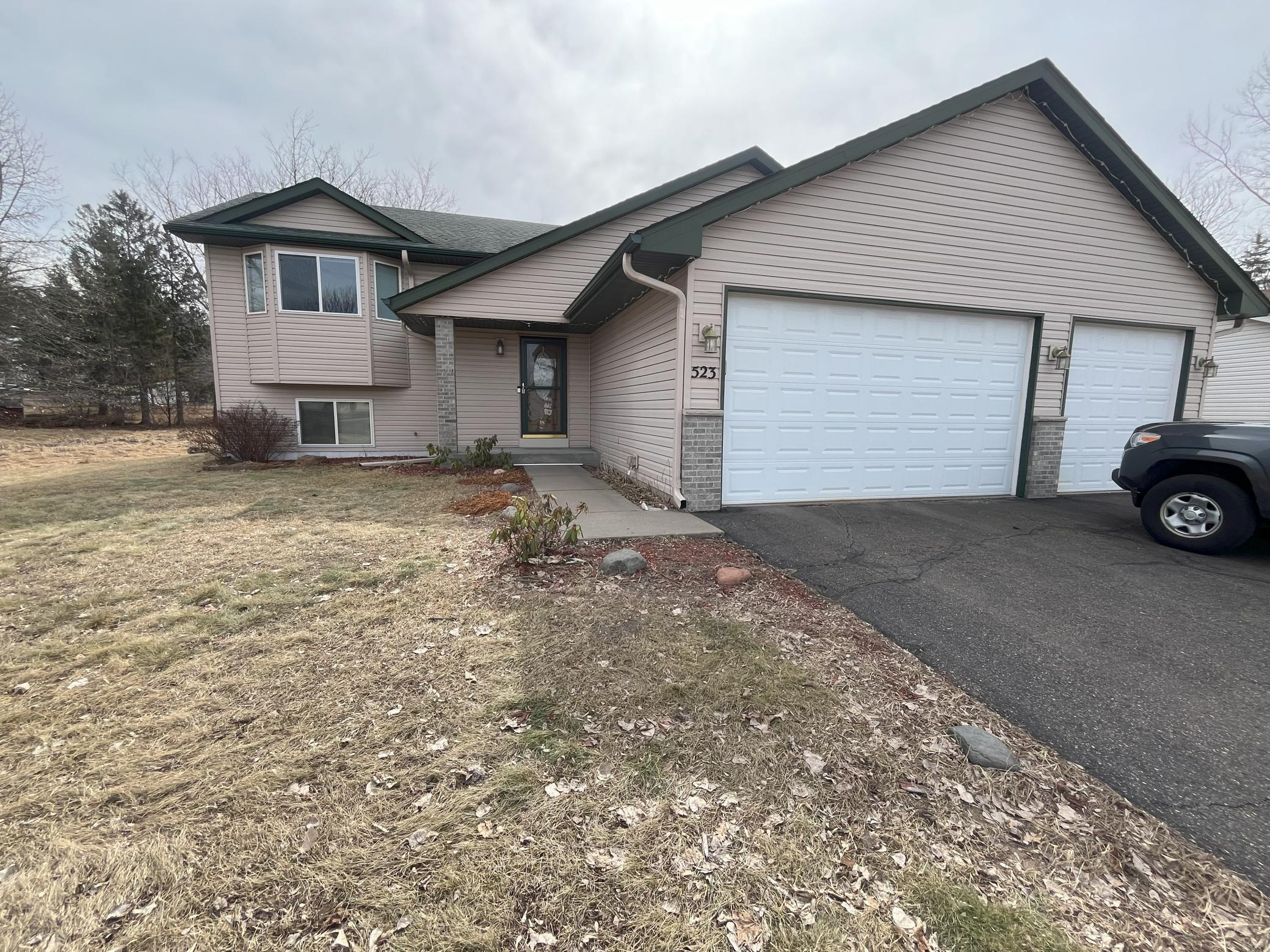 523 Horseshoe Lane