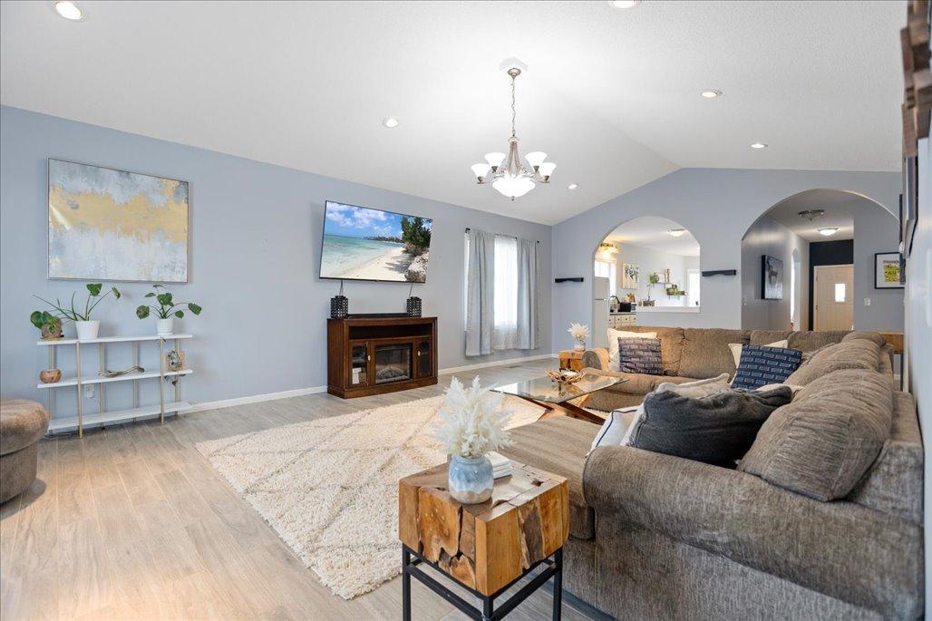 342 Roosevelt Street S