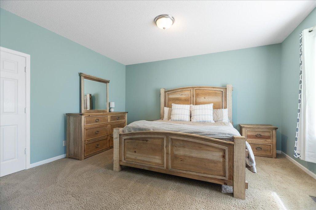 342 Roosevelt Street S